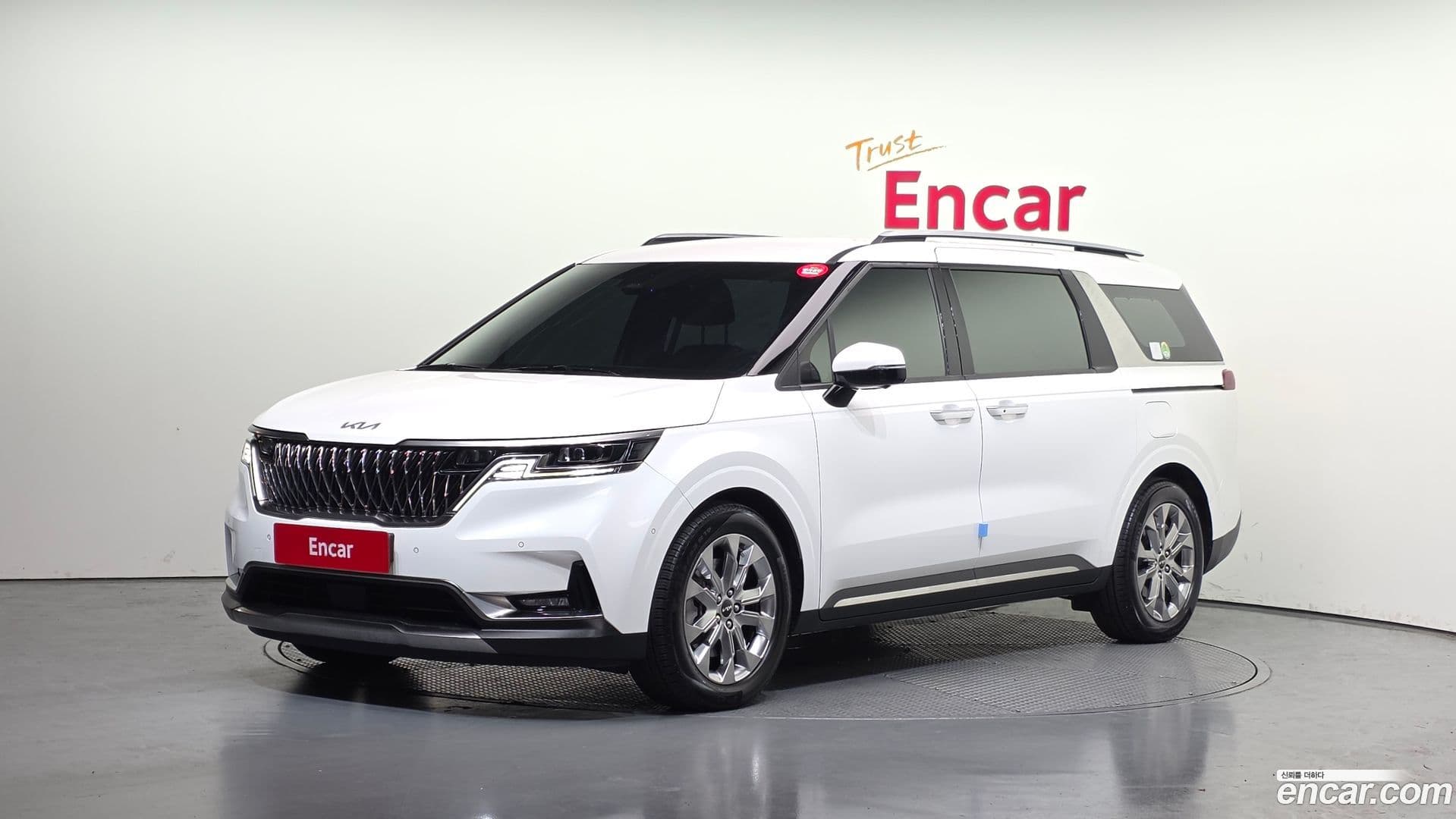 Main__Slider__Photo:Canival Kia 2023.1-0