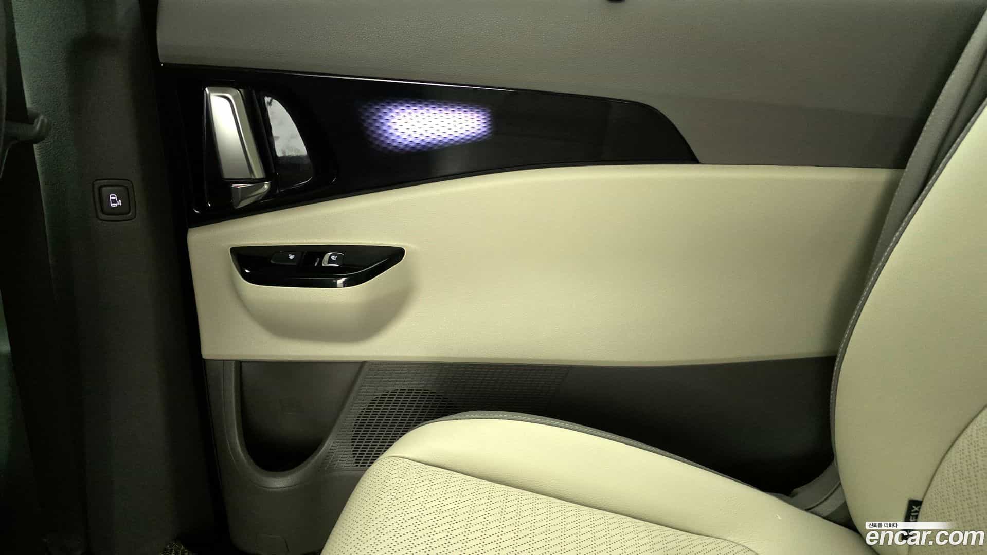 Canival Kia 2023.1-INNER-035