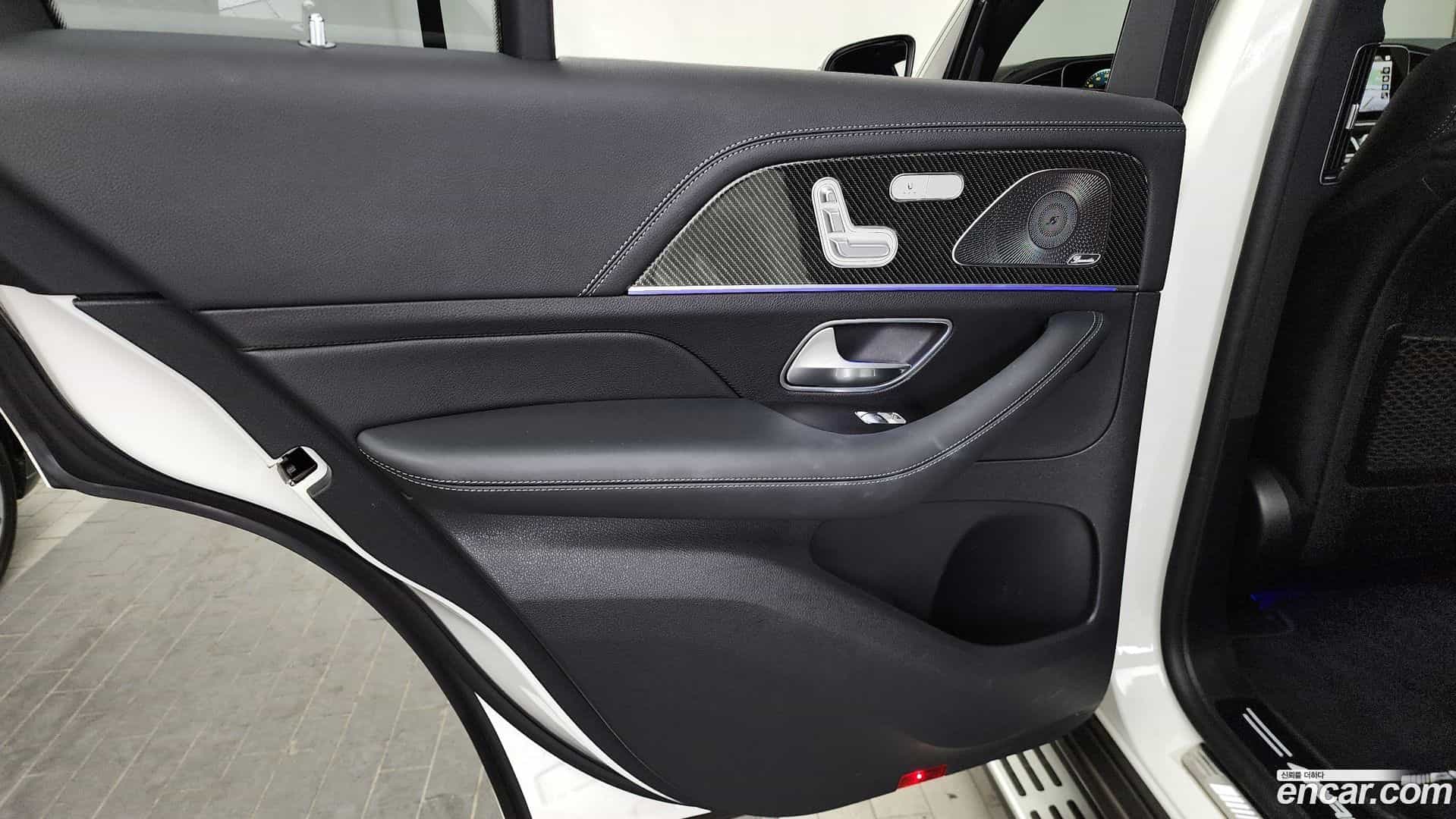 GLE-Class Mercedes-Benz 2021.4-INNER-035