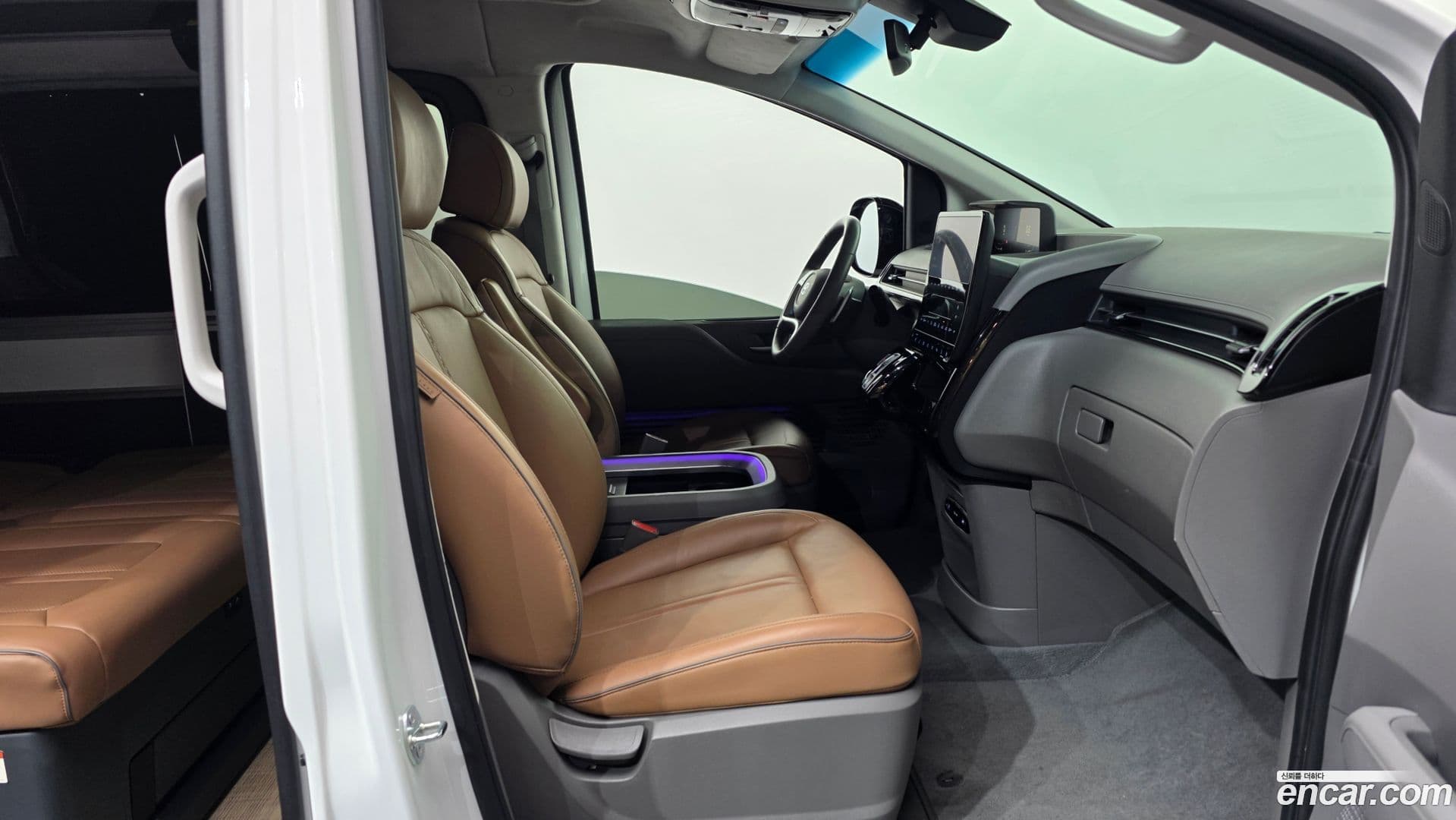 Main__Slider__Photo:Staria Hyundai 2024.2-10