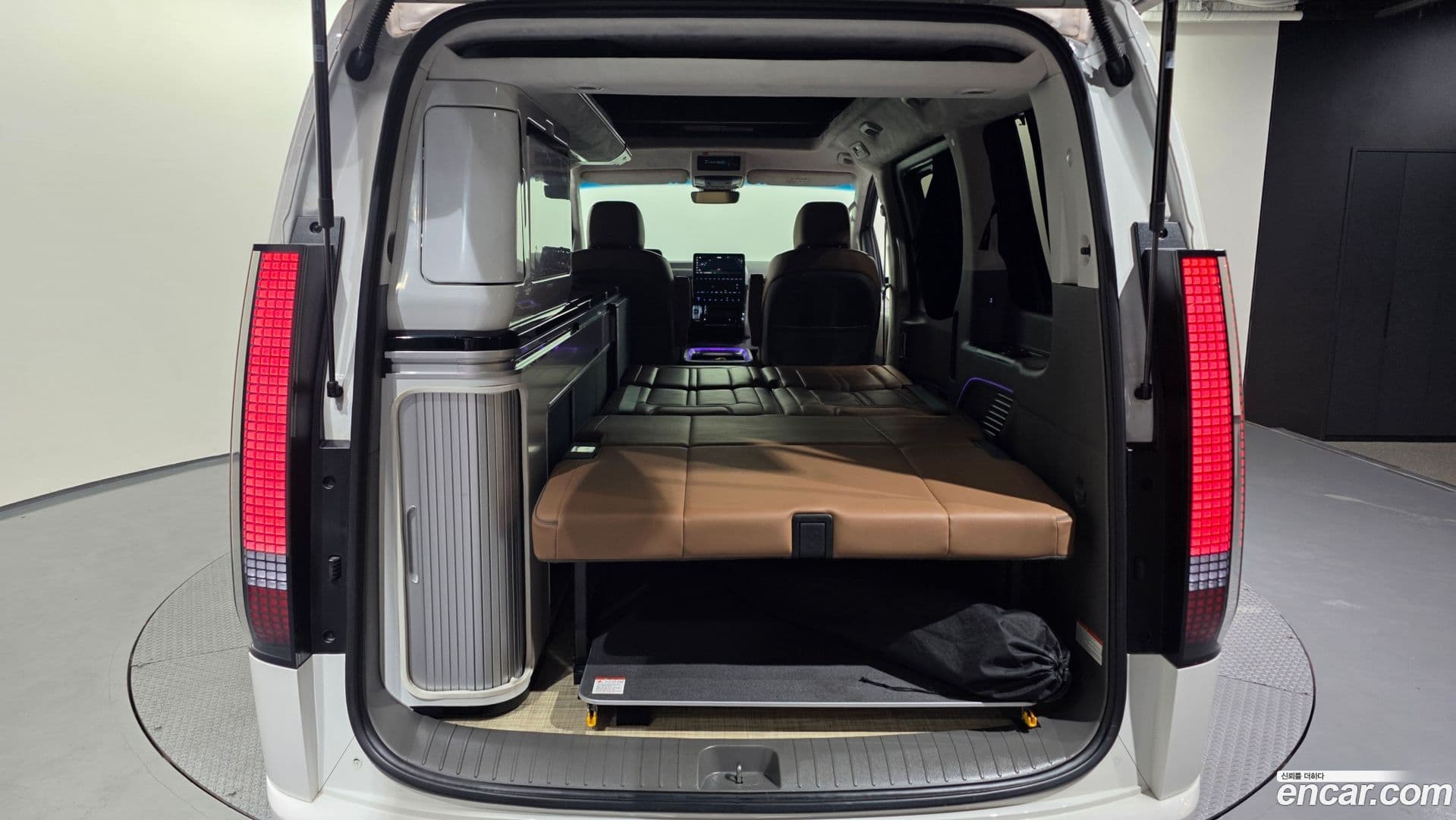 Main__Slider__Photo:Staria Hyundai 2024.2-19
