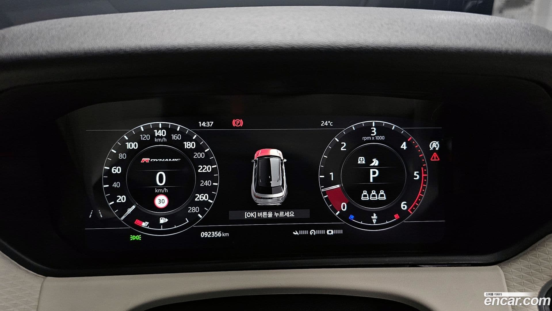 Main__Slider__Photo:Range Rover Velar Land Rover 2019.8-7