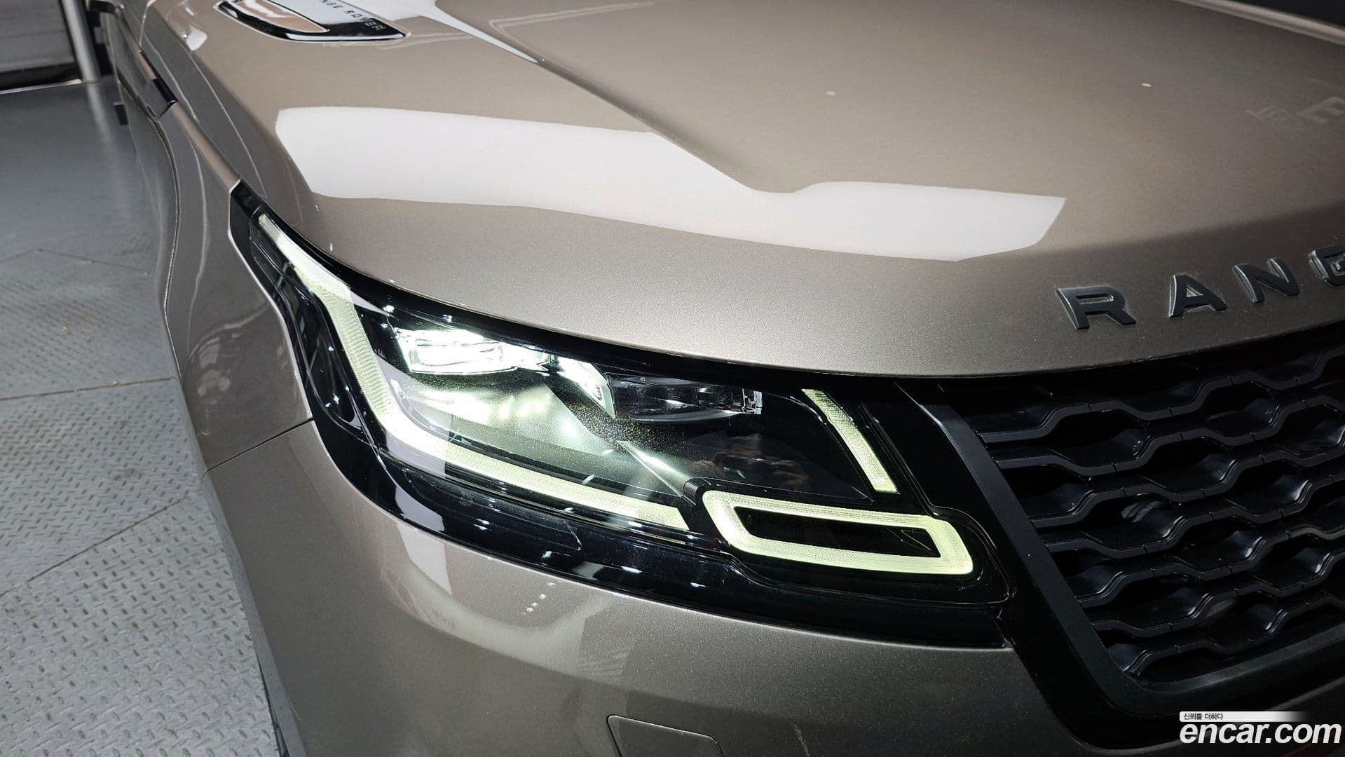 Main__Slider__Photo:Range Rover Velar Land Rover 2019.8-21