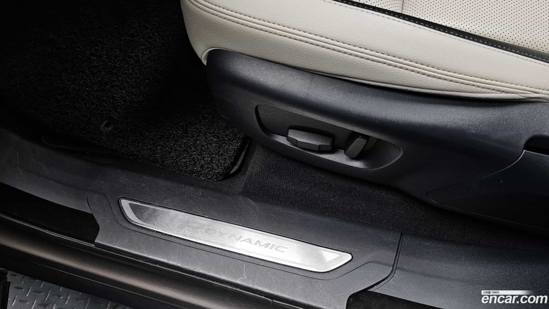 Range Rover Velar Land Rover 2019.8-OPTION-047