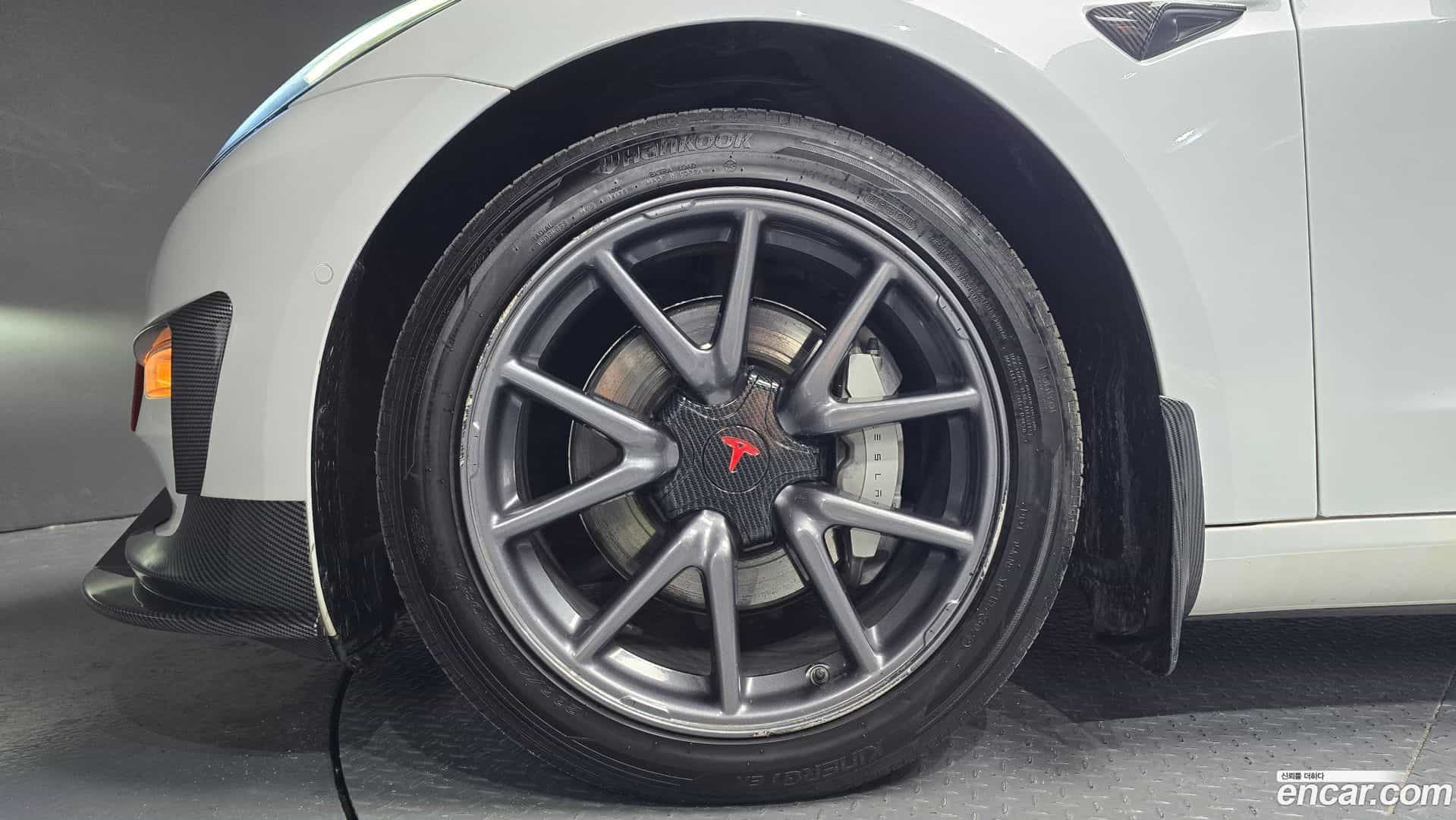 Model 3 Tesla 2020.5-OUTER-005