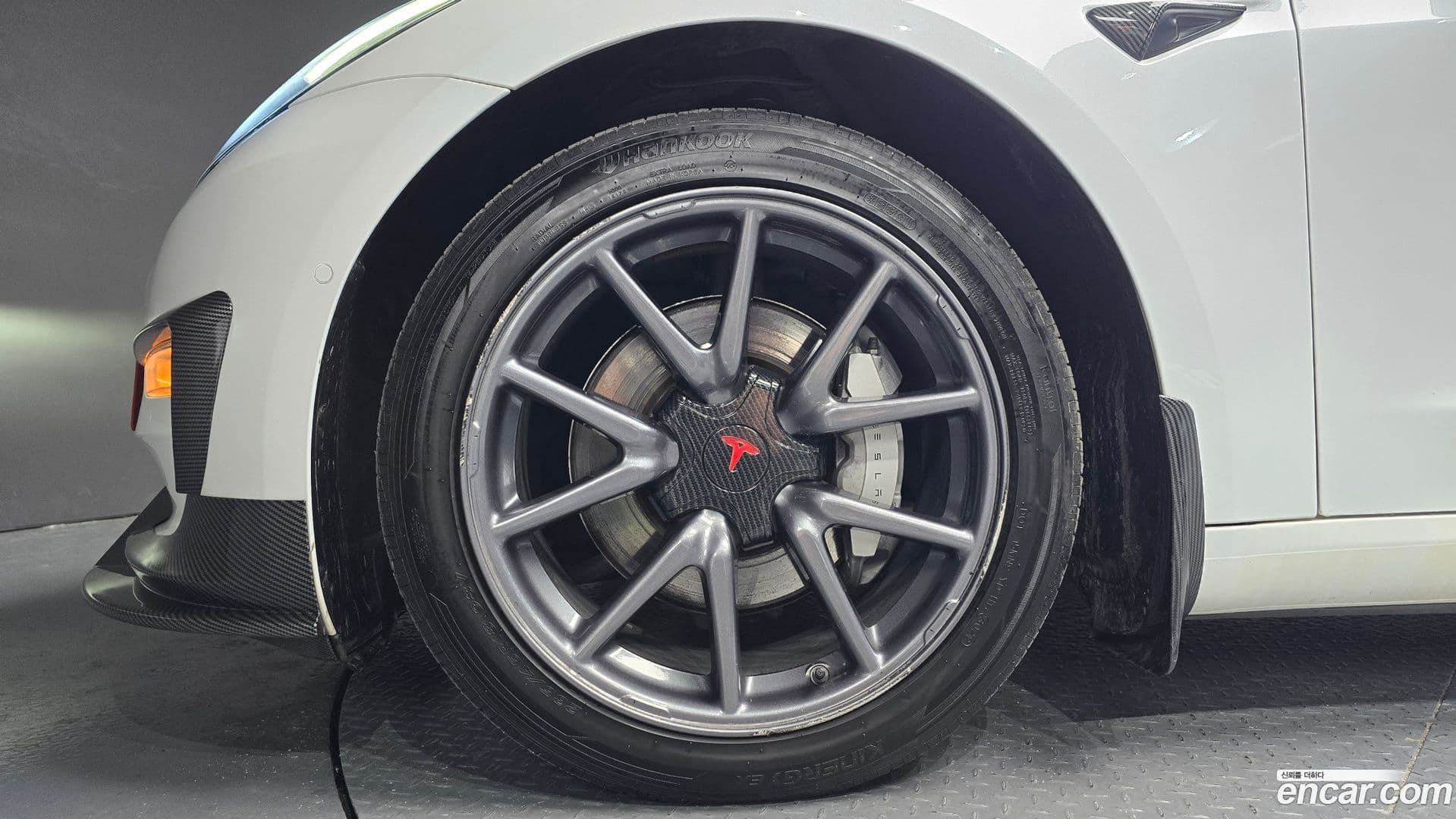 Main__Slider__Photo:Model 3 Tesla 2020.5-4