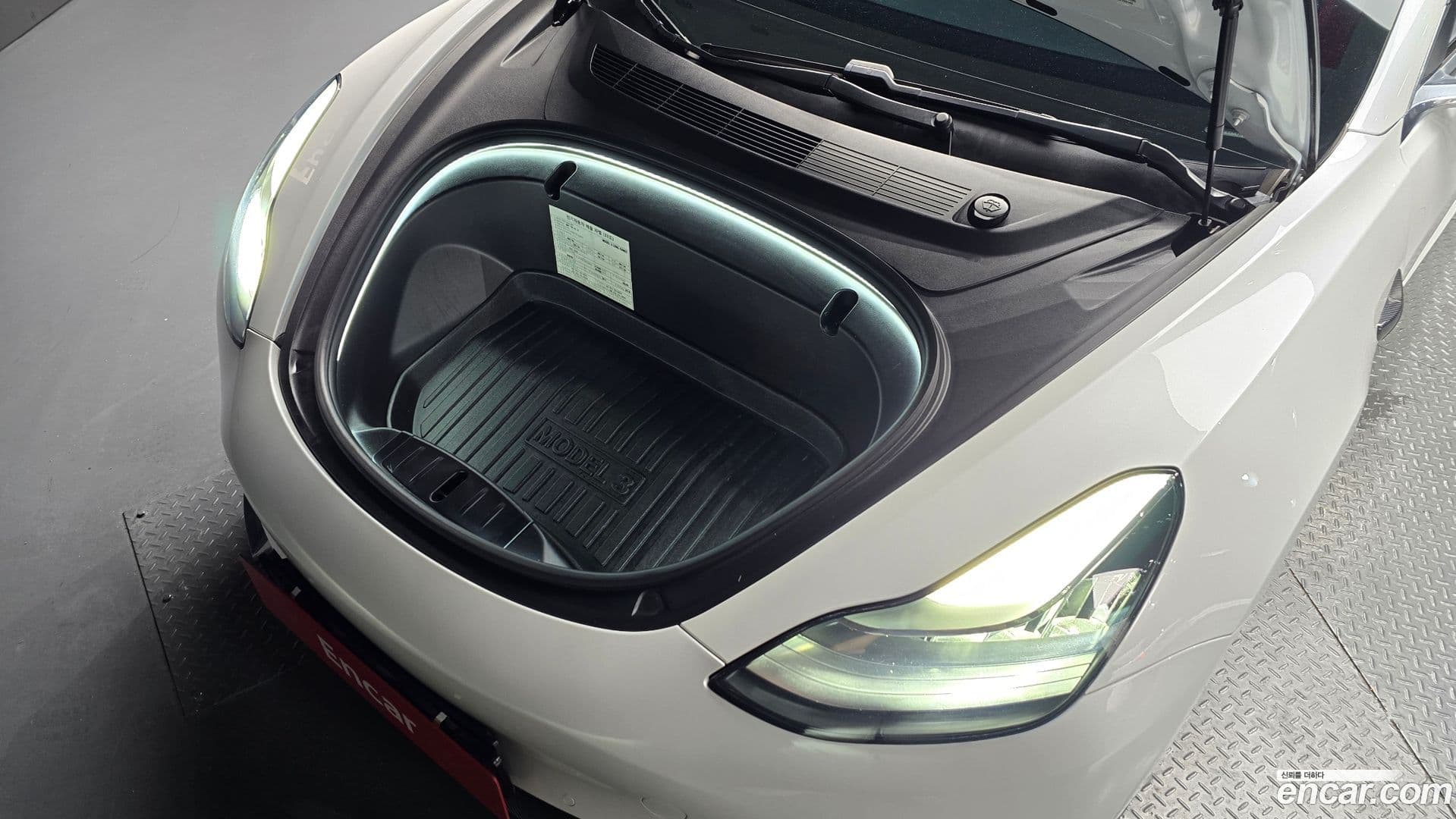 Main__Slider__Photo:Model 3 Tesla 2020.5-5
