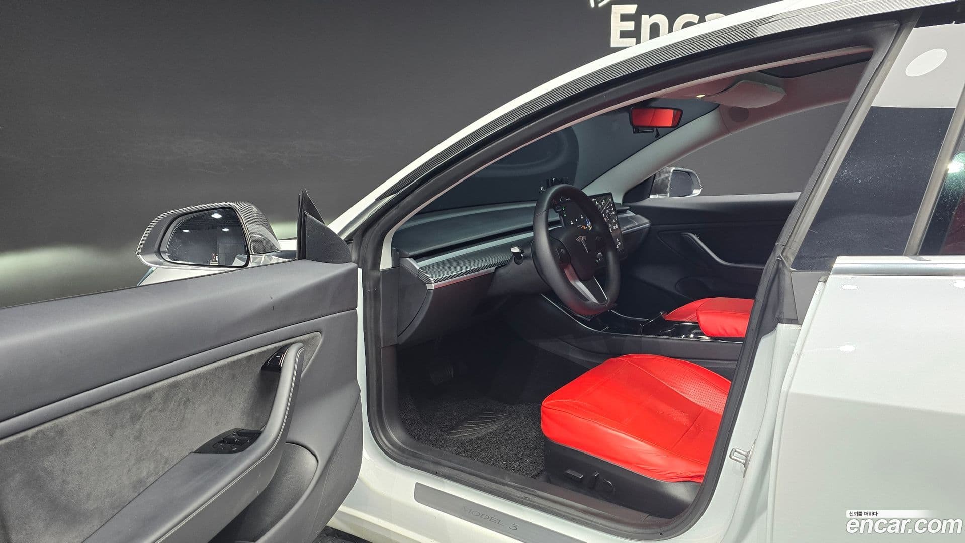 Main__Slider__Photo:Model 3 Tesla 2020.5-10