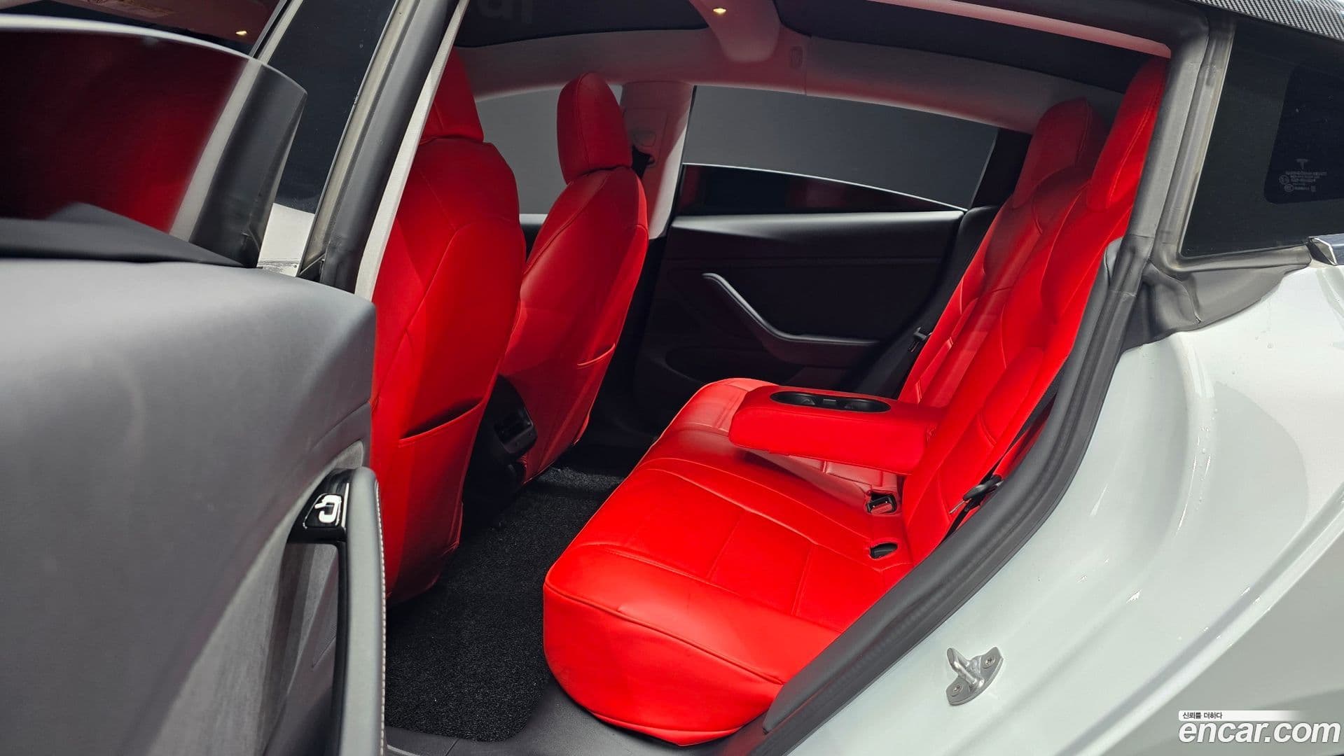 Main__Slider__Photo:Model 3 Tesla 2020.5-11