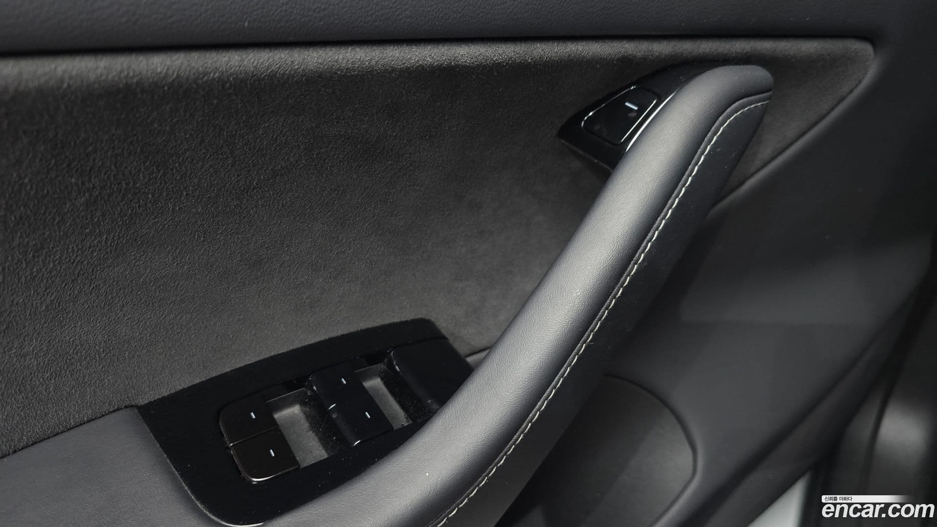 Main__Slider__Photo:Model 3 Tesla 2020.5-17