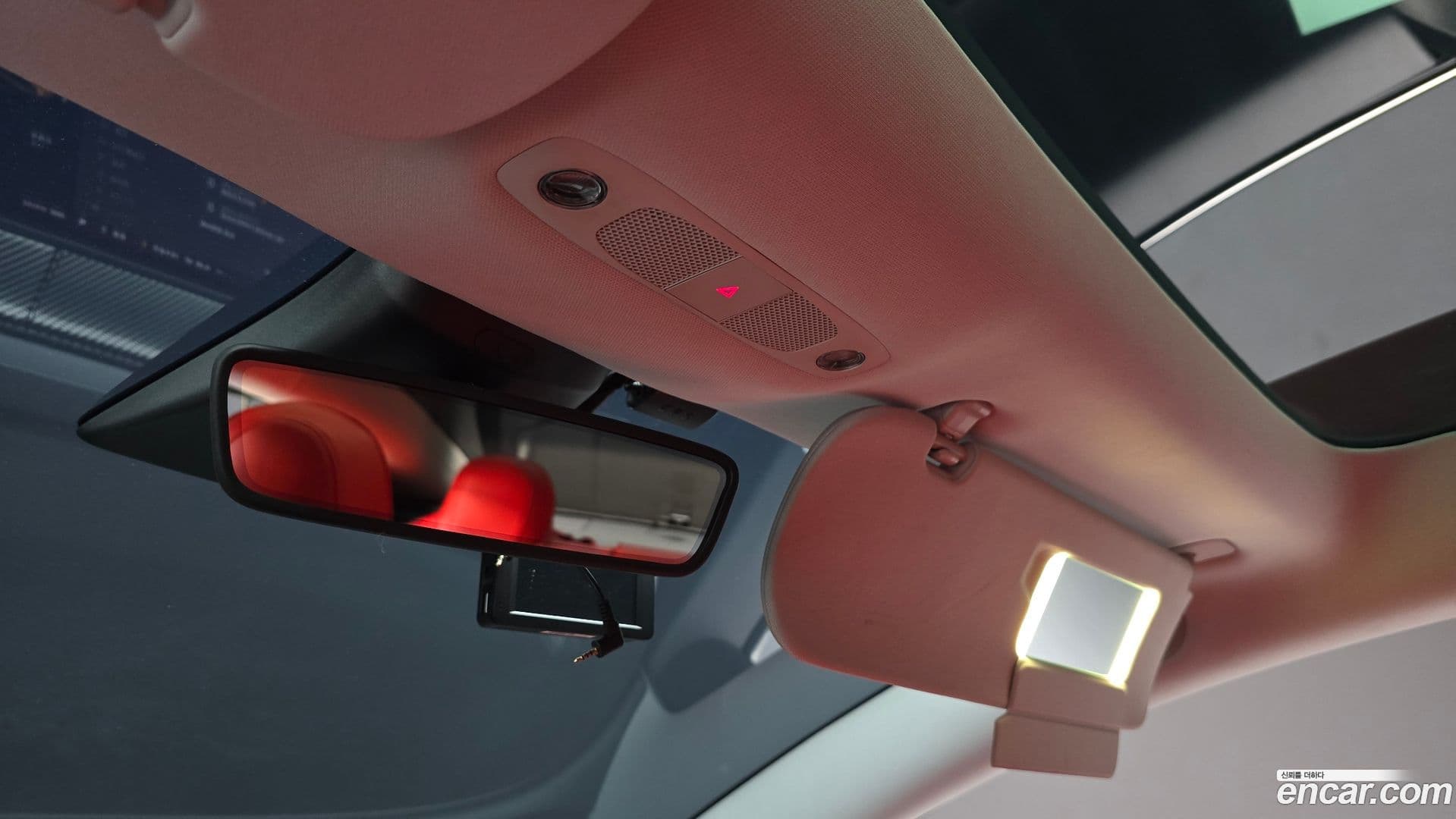 Main__Slider__Photo:Model 3 Tesla 2020.5-19