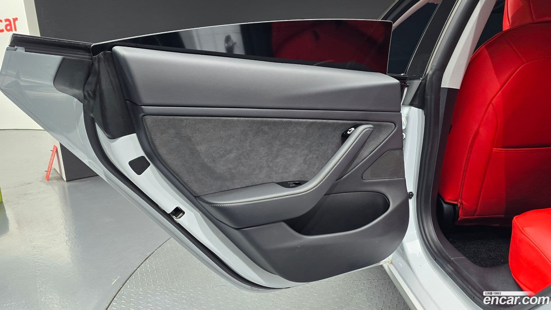 Main__Slider__Photo:Model 3 Tesla 2020.5-24