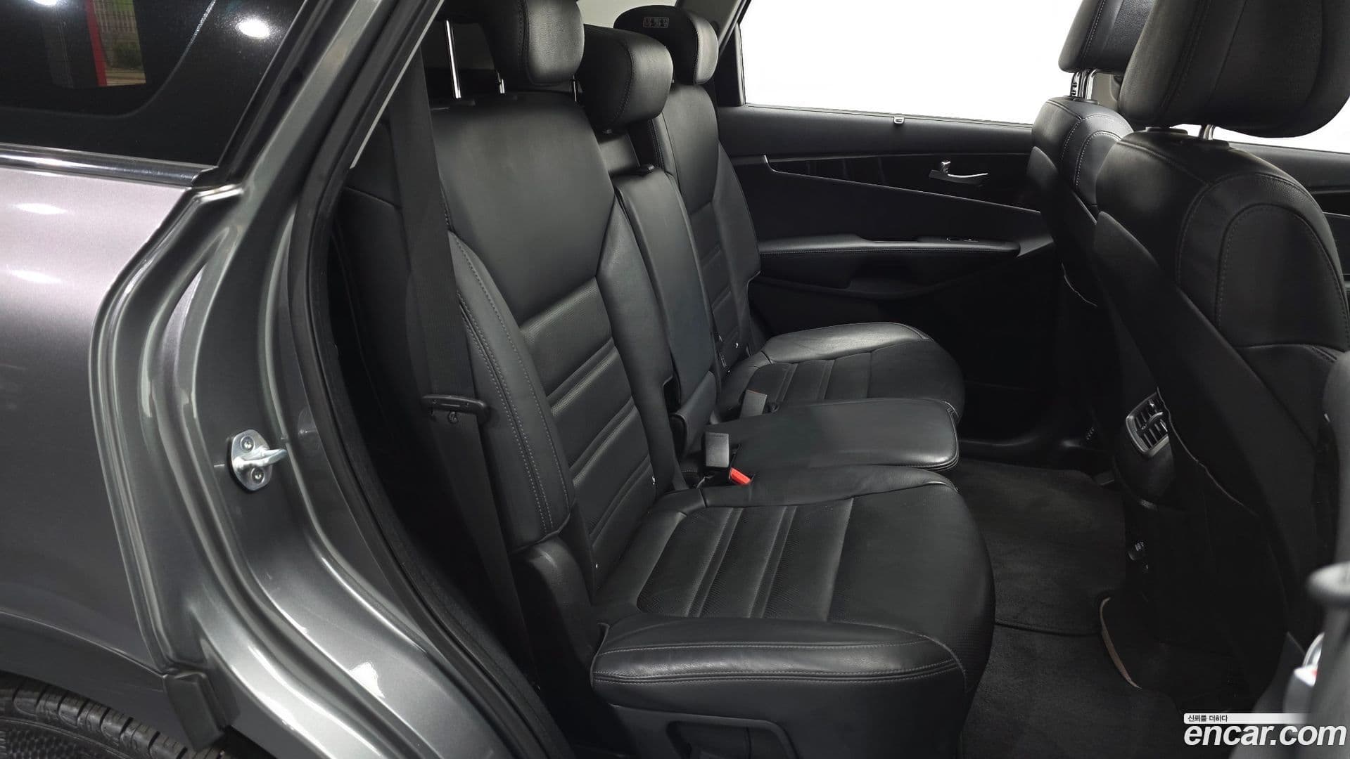 Main__Slider__Photo:Sorento Kia 2015.0-10