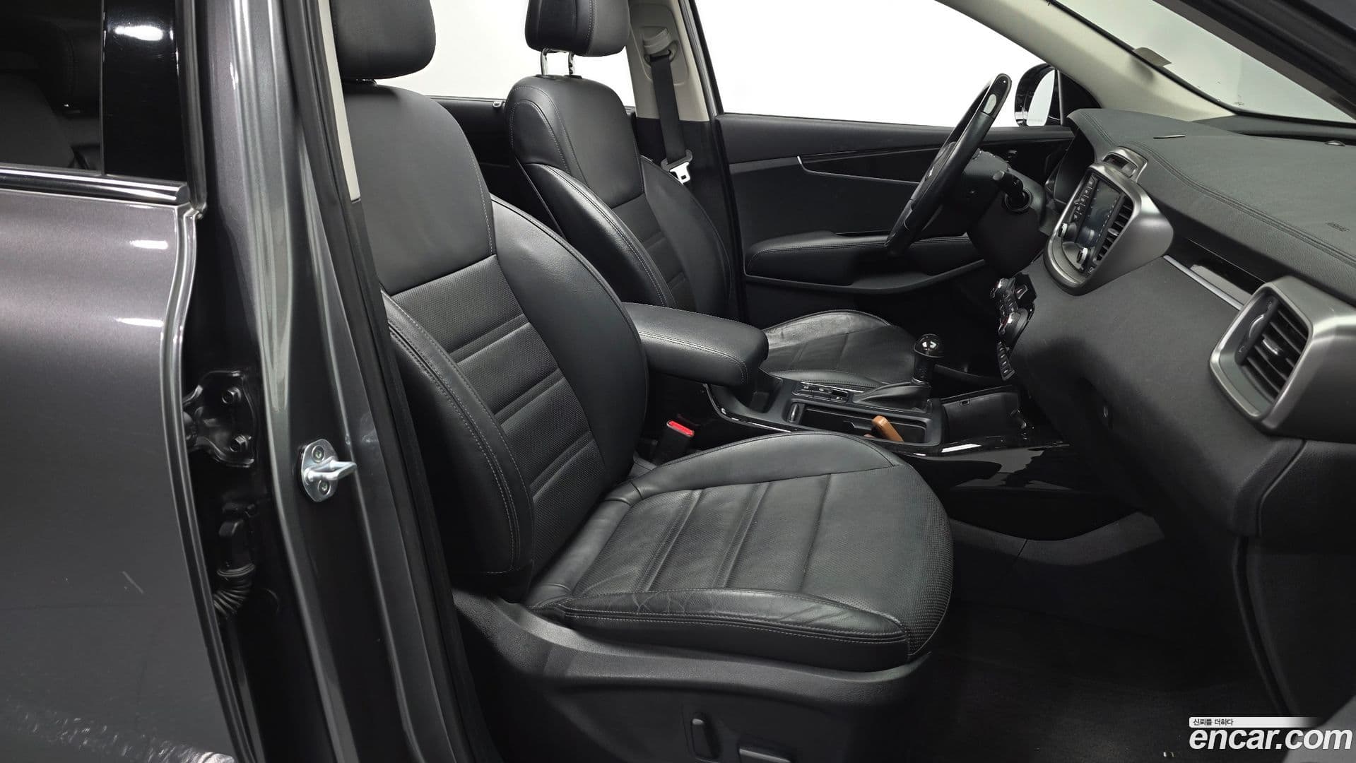 Main__Slider__Photo:Sorento Kia 2015.0-11