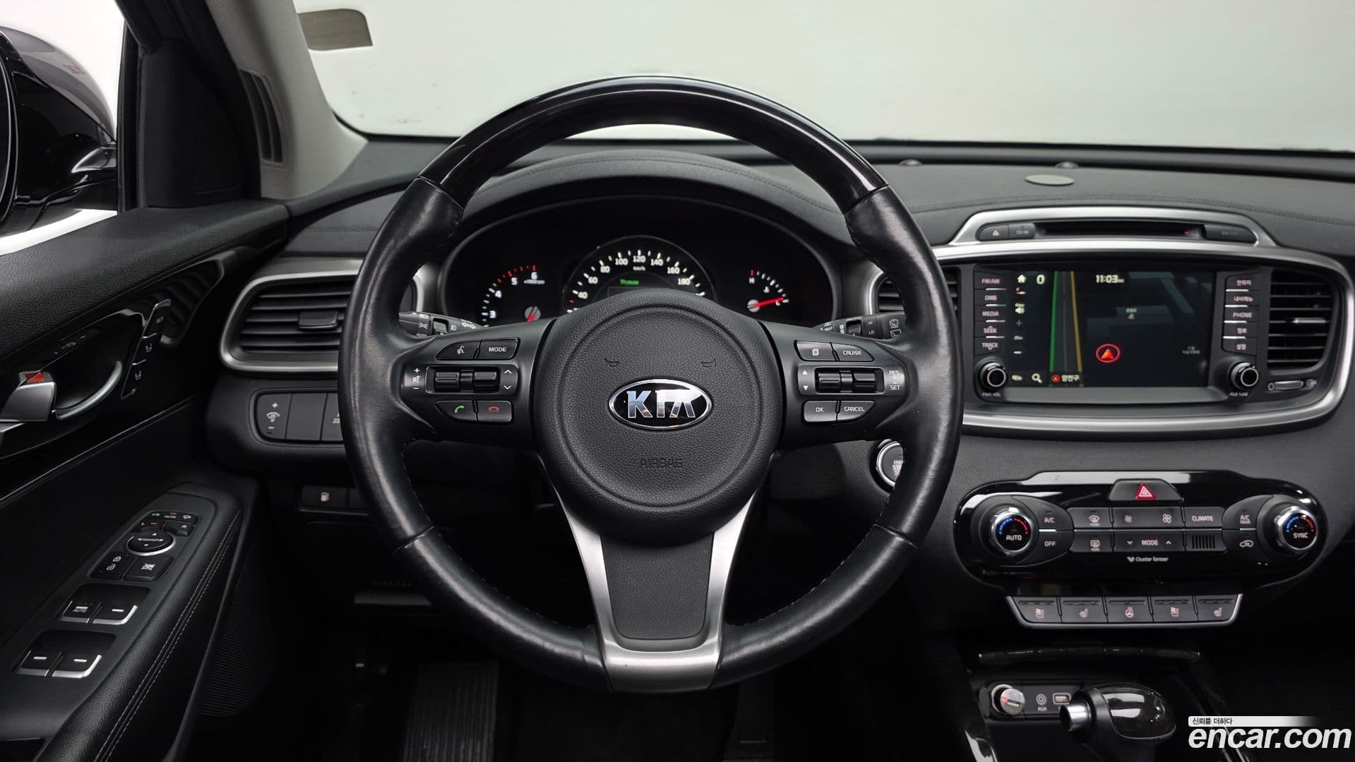 Main__Slider__Photo:Sorento Kia 2015.0-12