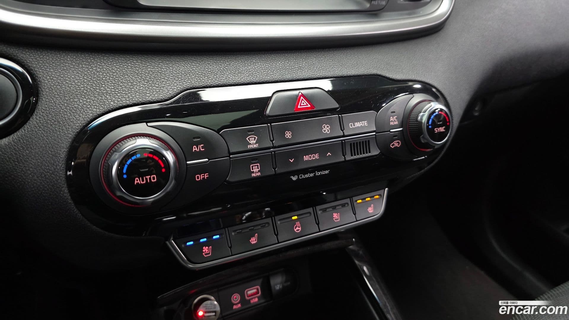 Main__Slider__Photo:Sorento Kia 2015.0-15