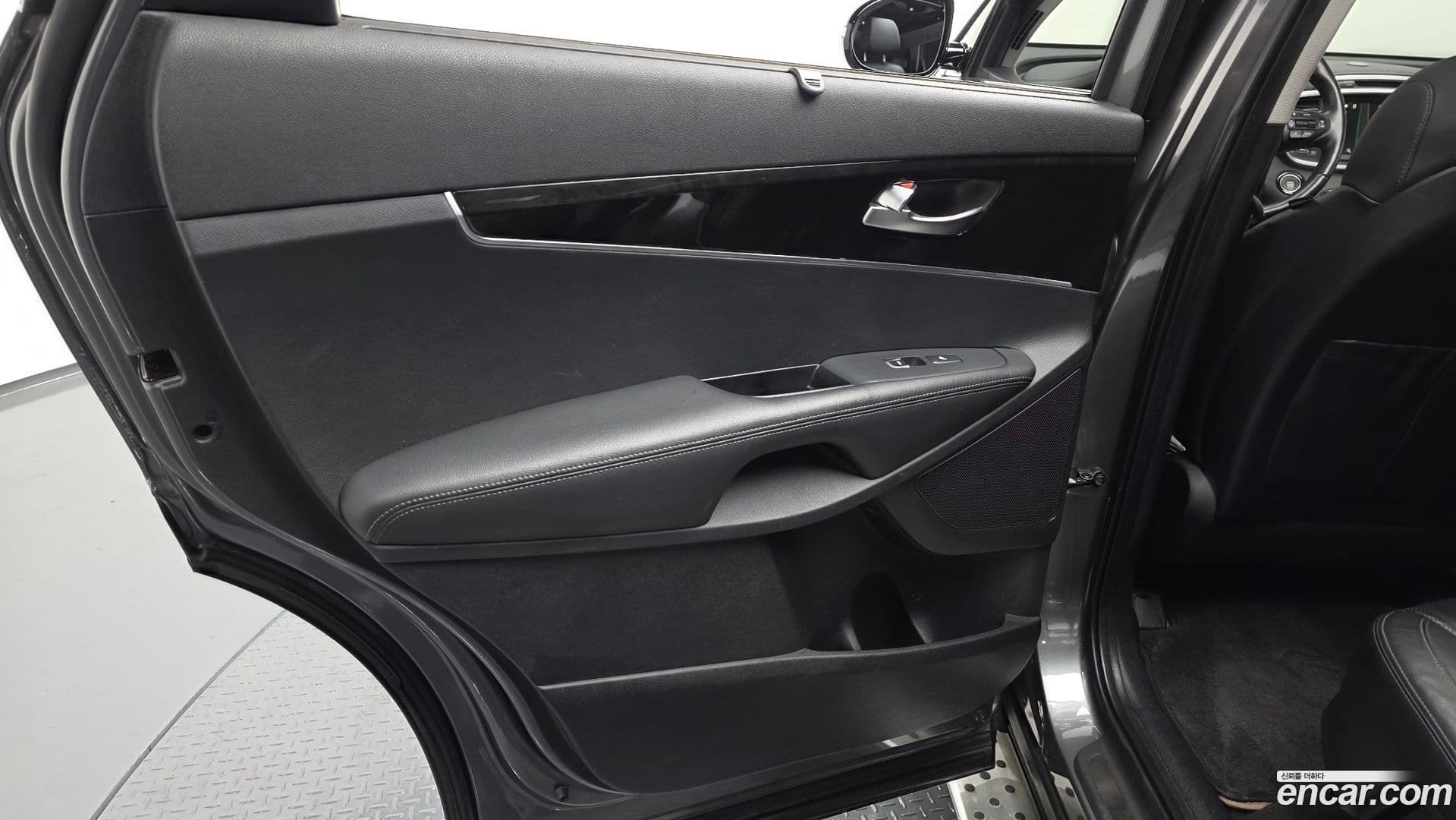 Main__Slider__Photo:Sorento Kia 2015.0-24