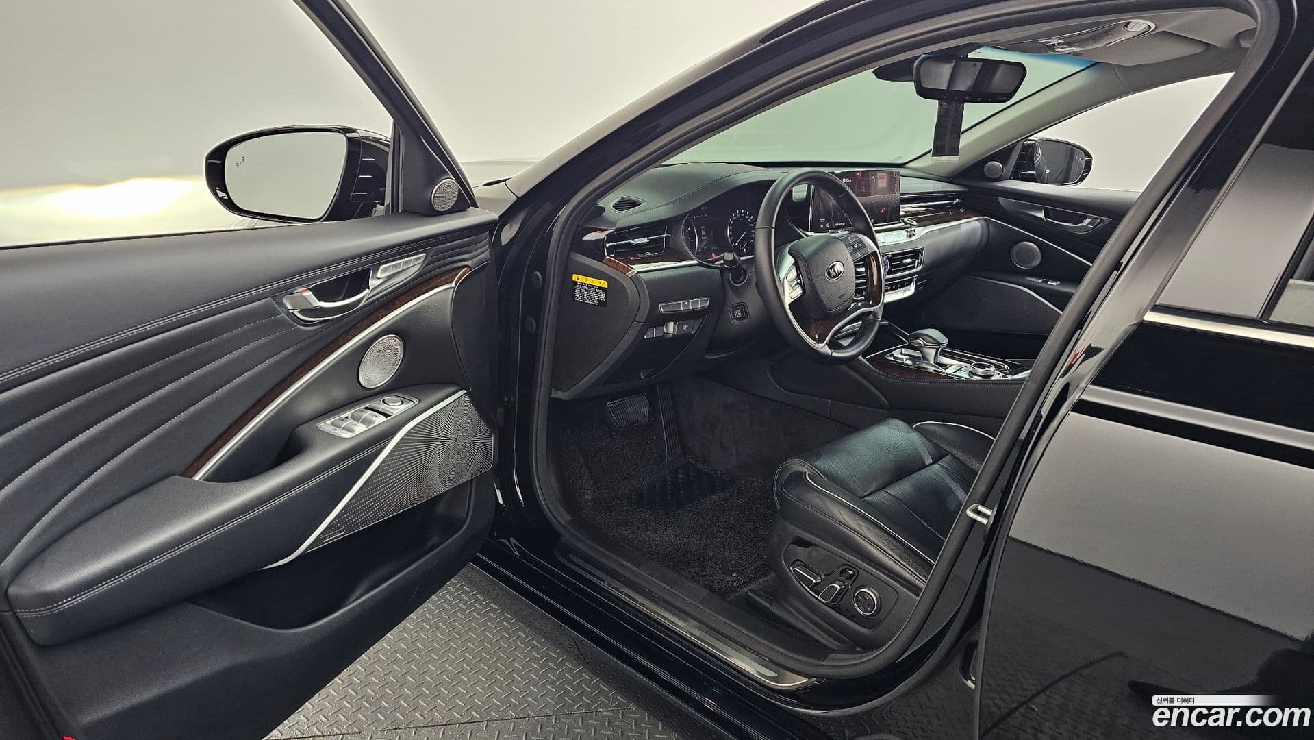Main__Slider__Photo:K9 Kia 2018.6-9