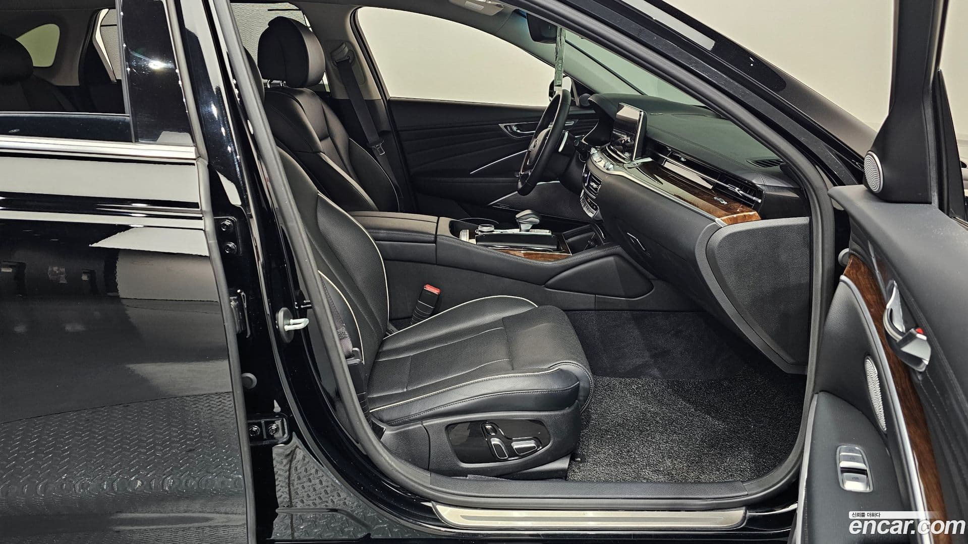 Main__Slider__Photo:K9 Kia 2018.6-10