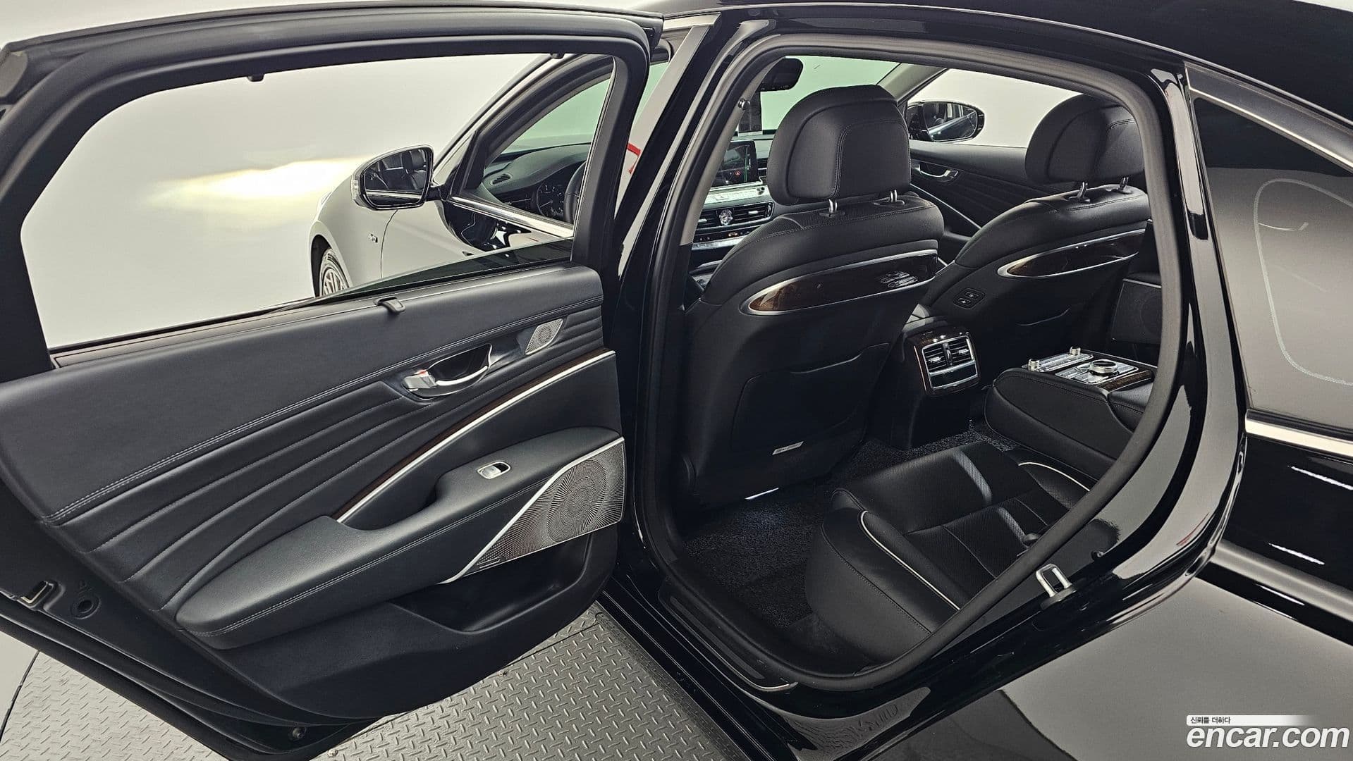 Main__Slider__Photo:K9 Kia 2018.6-35
