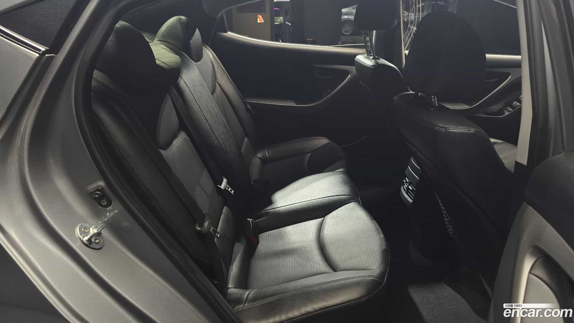 AVANTE Hyundai 2014.4-OPTION-016