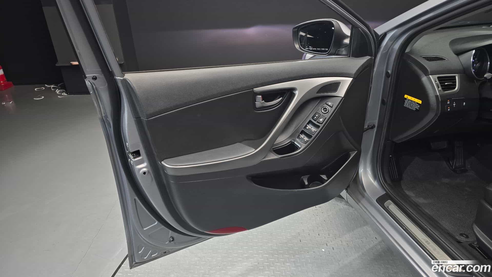 AVANTE Hyundai 2014.4-INNER-034