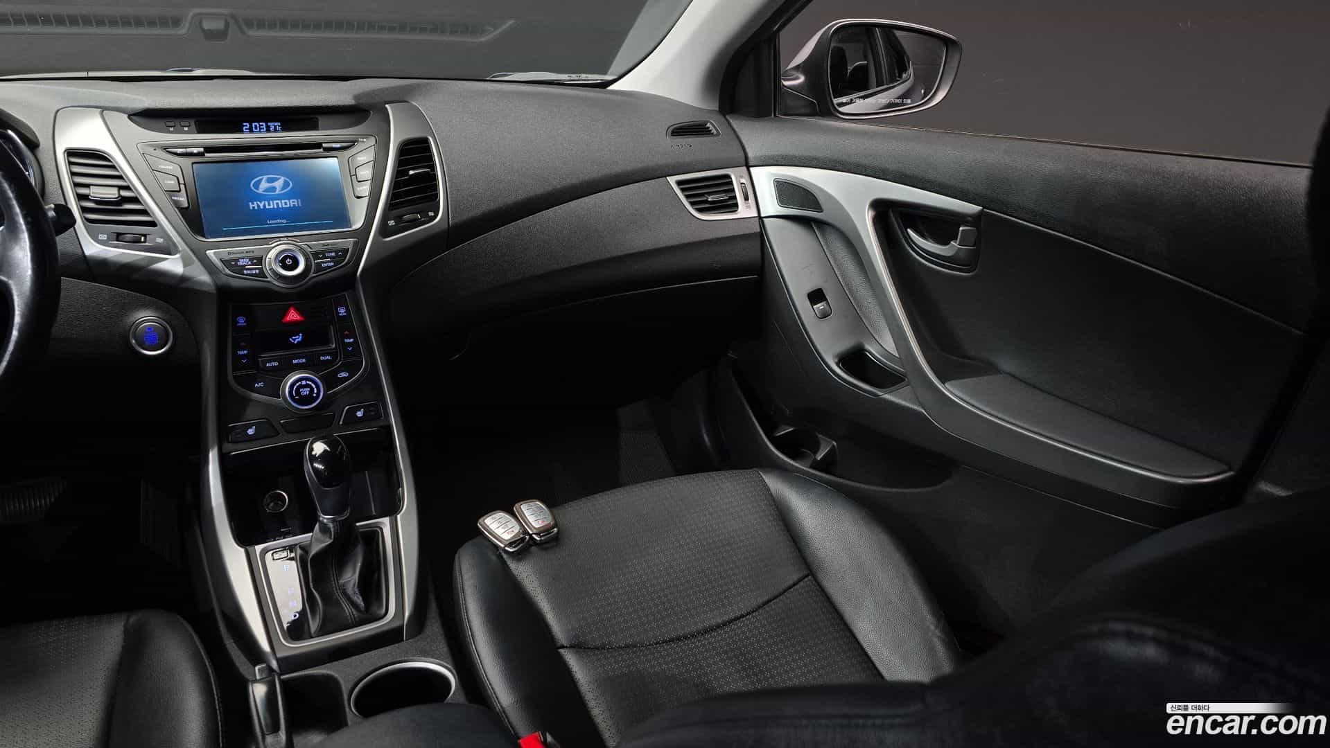 AVANTE Hyundai 2014.4-INNER-036