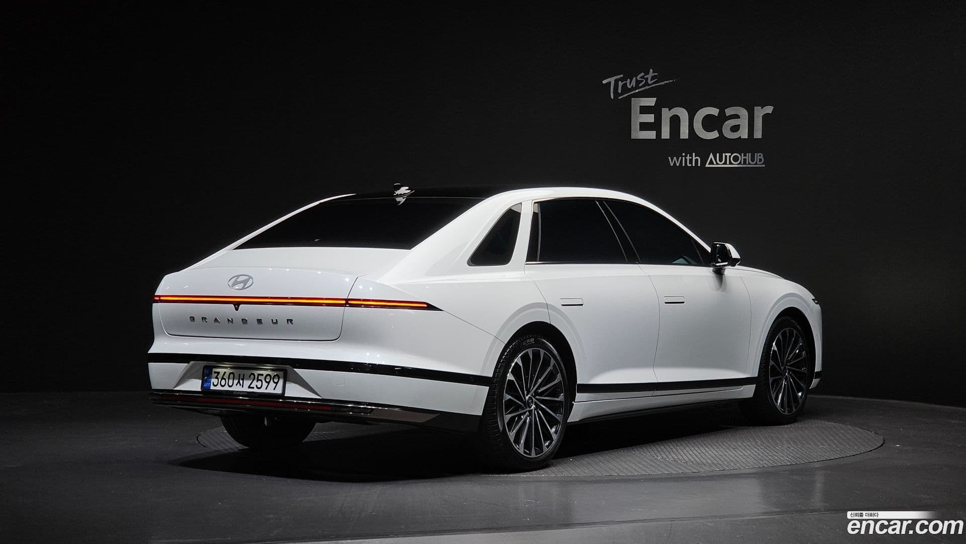 Main__Slider__Photo:Grandeur Hyundai 2023.9-1
