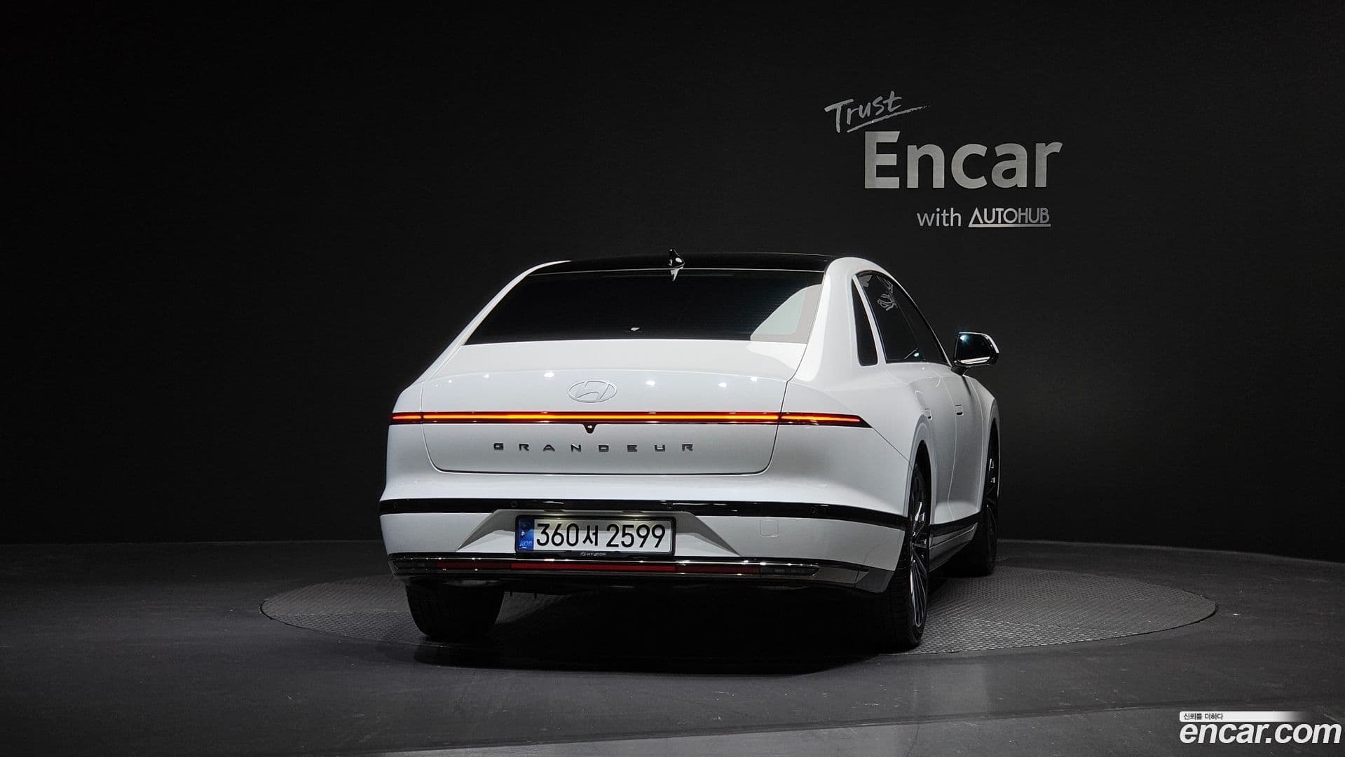 Main__Slider__Photo:Grandeur Hyundai 2023.9-3