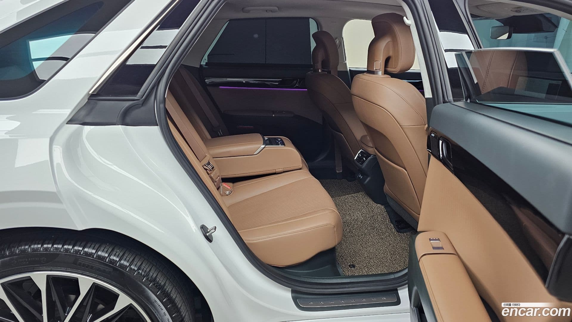 Main__Slider__Photo:Grandeur Hyundai 2023.9-11