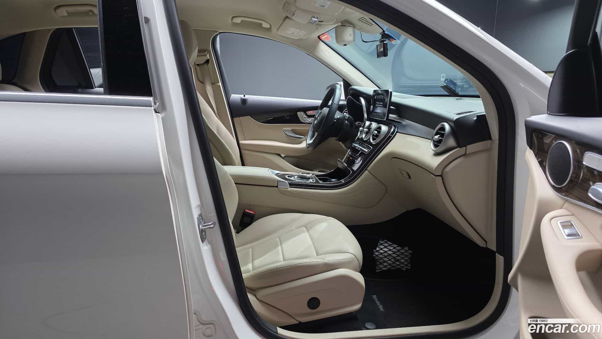 GLC-Class Mercedes-Benz 2019.11-OPTION-015