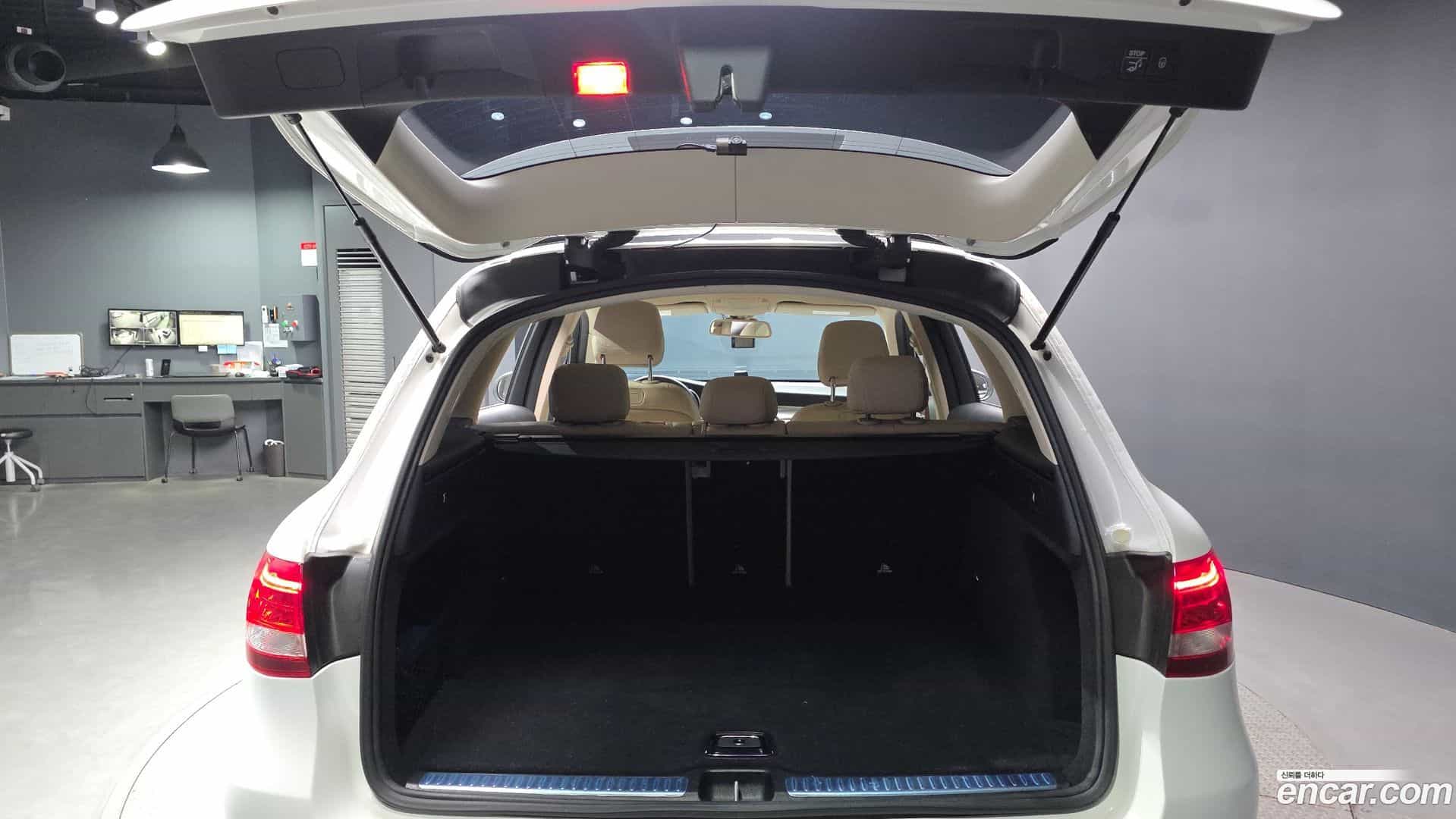 GLC-Class Mercedes-Benz 2019.11-OPTION-024