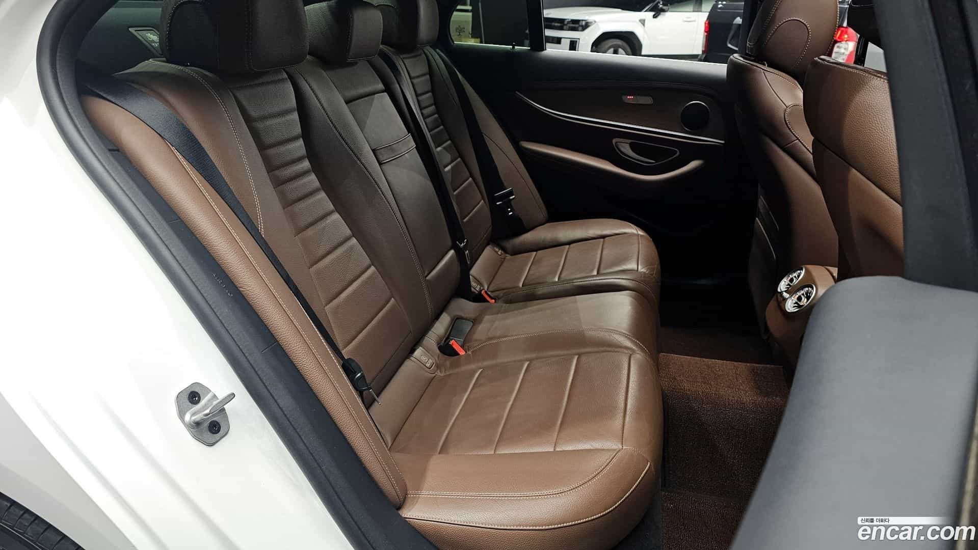 E-Class Mercedes-Benz 2020.11-OPTION-015