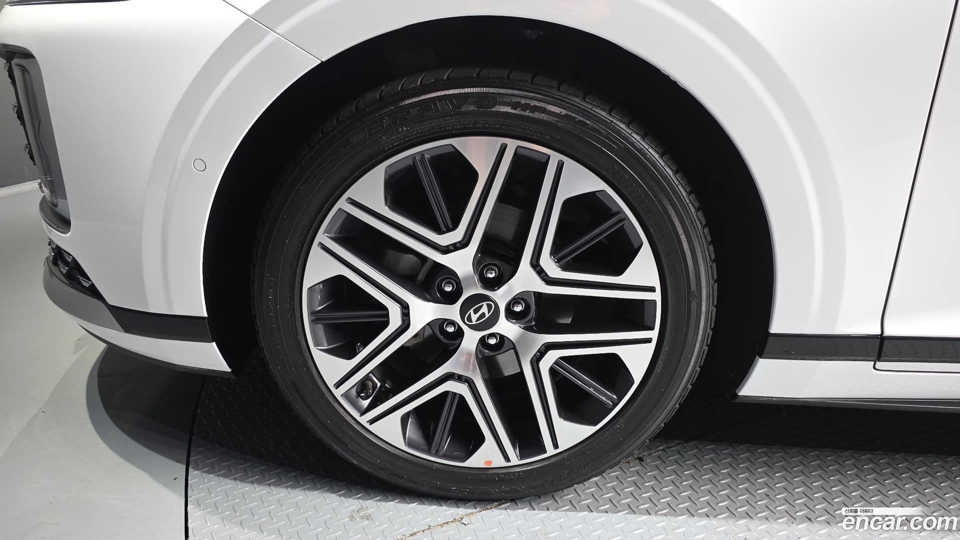 Main__Slider__Photo:Grandeur Hyundai 2023.5-4
