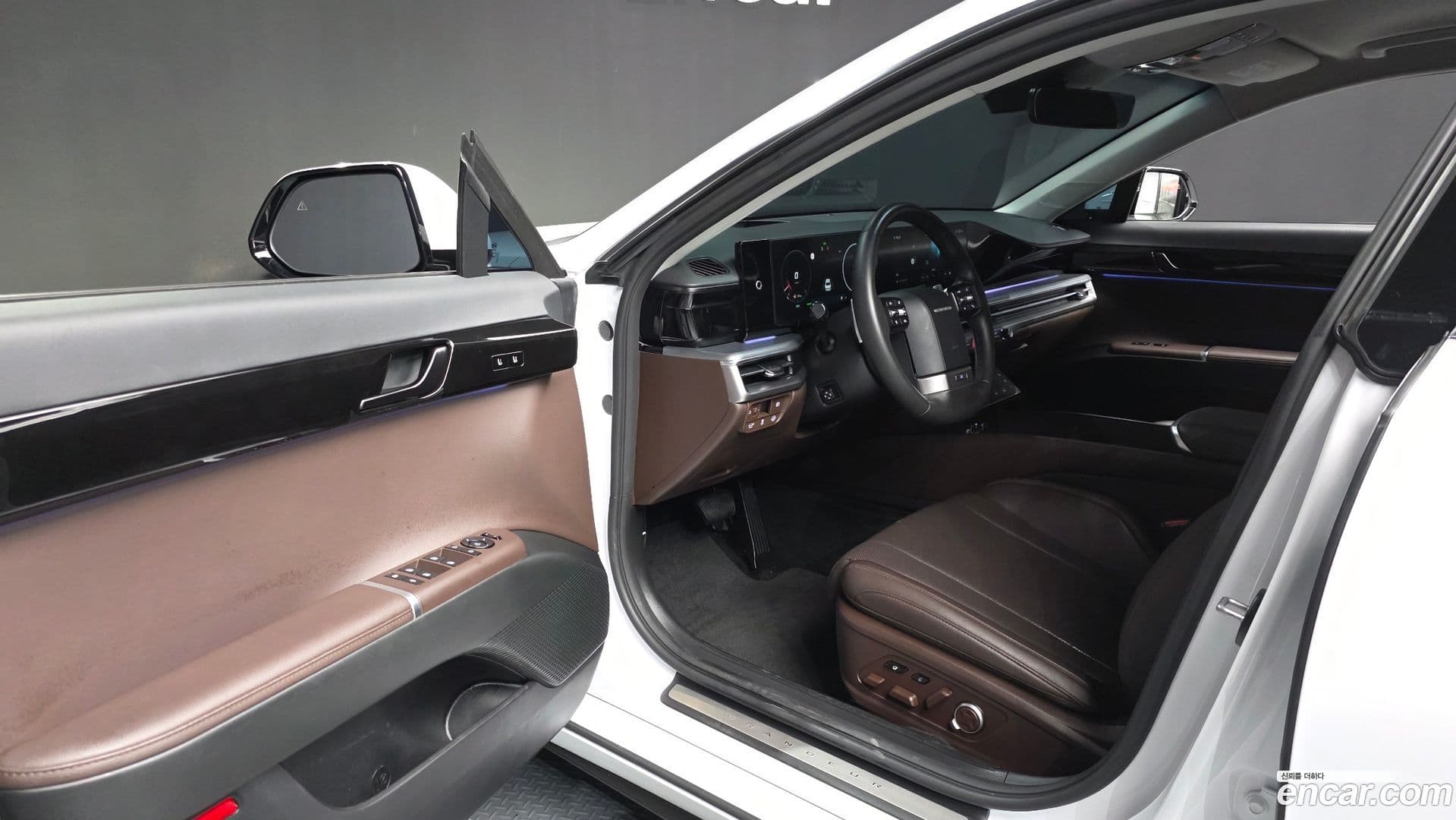 Main__Slider__Photo:Grandeur Hyundai 2023.5-9