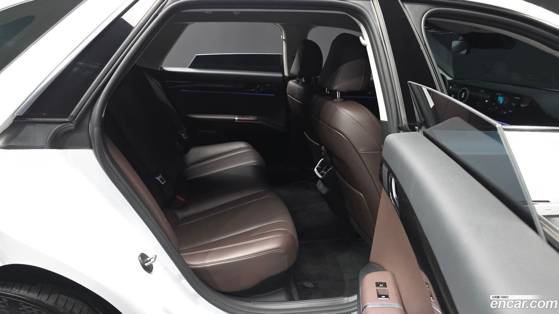 Main__Slider__Photo:Grandeur Hyundai 2023.5-12