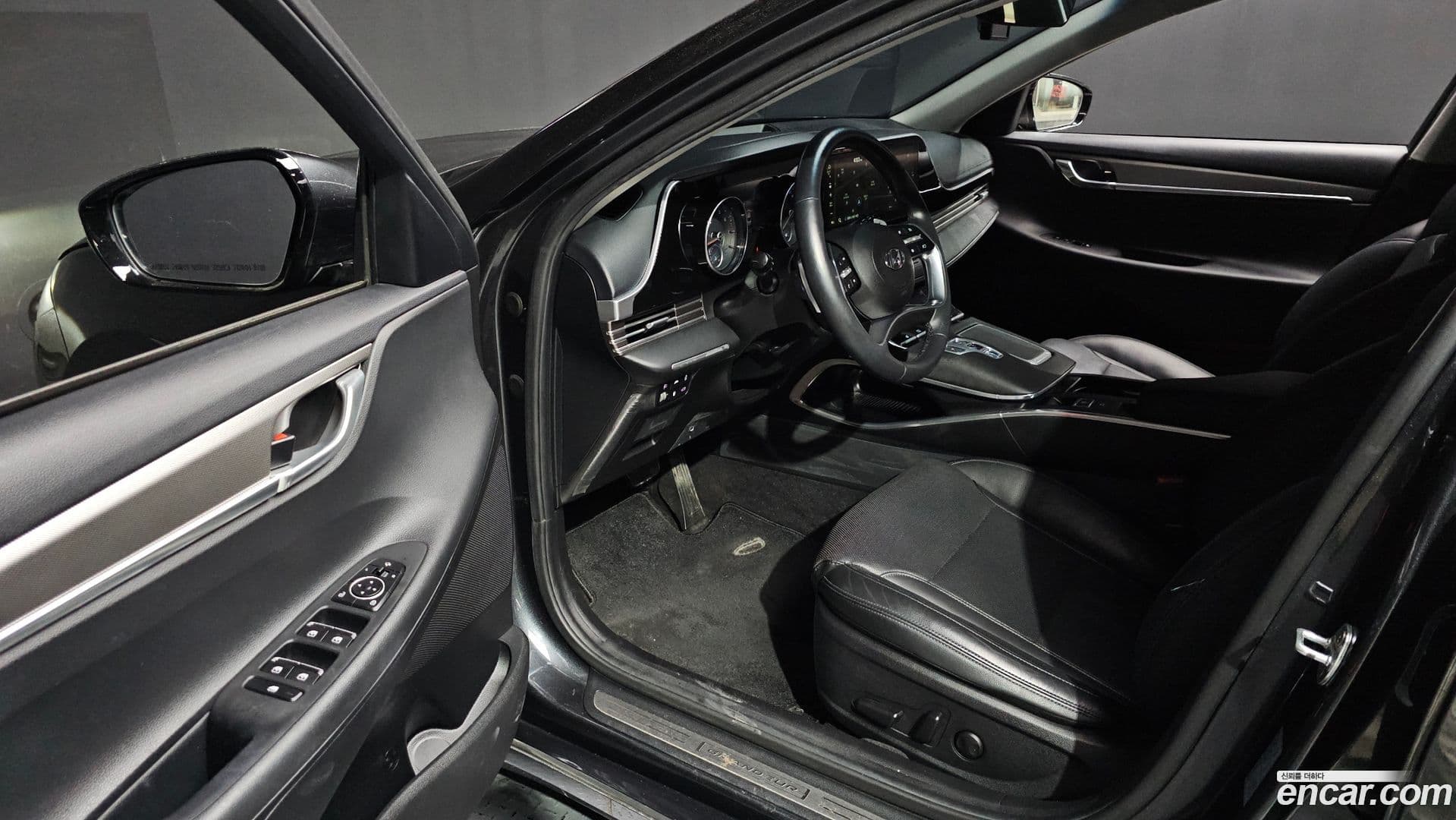 Main__Slider__Photo:Grandeur Hyundai 2021.2-9