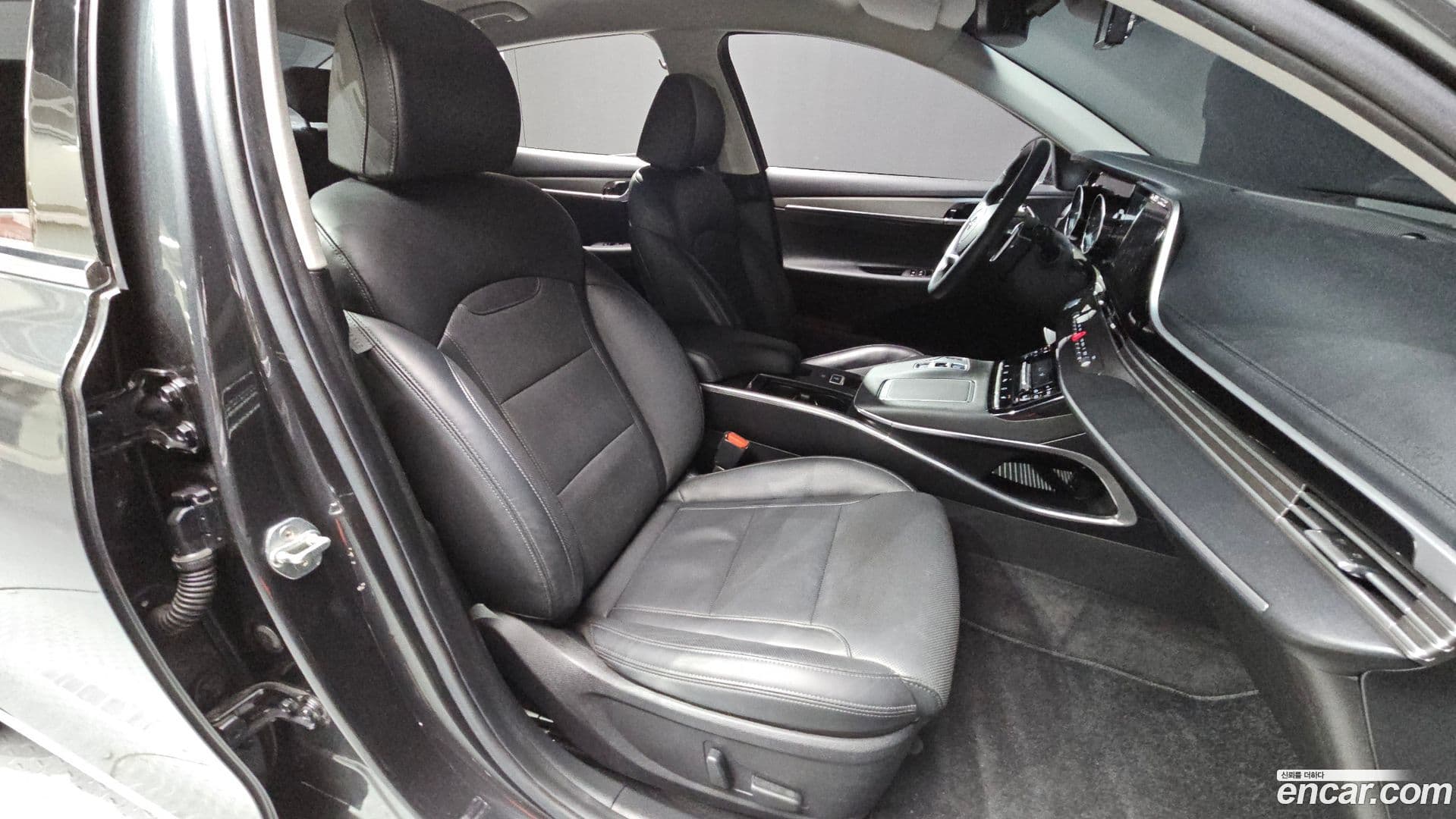 Main__Slider__Photo:Grandeur Hyundai 2021.2-25