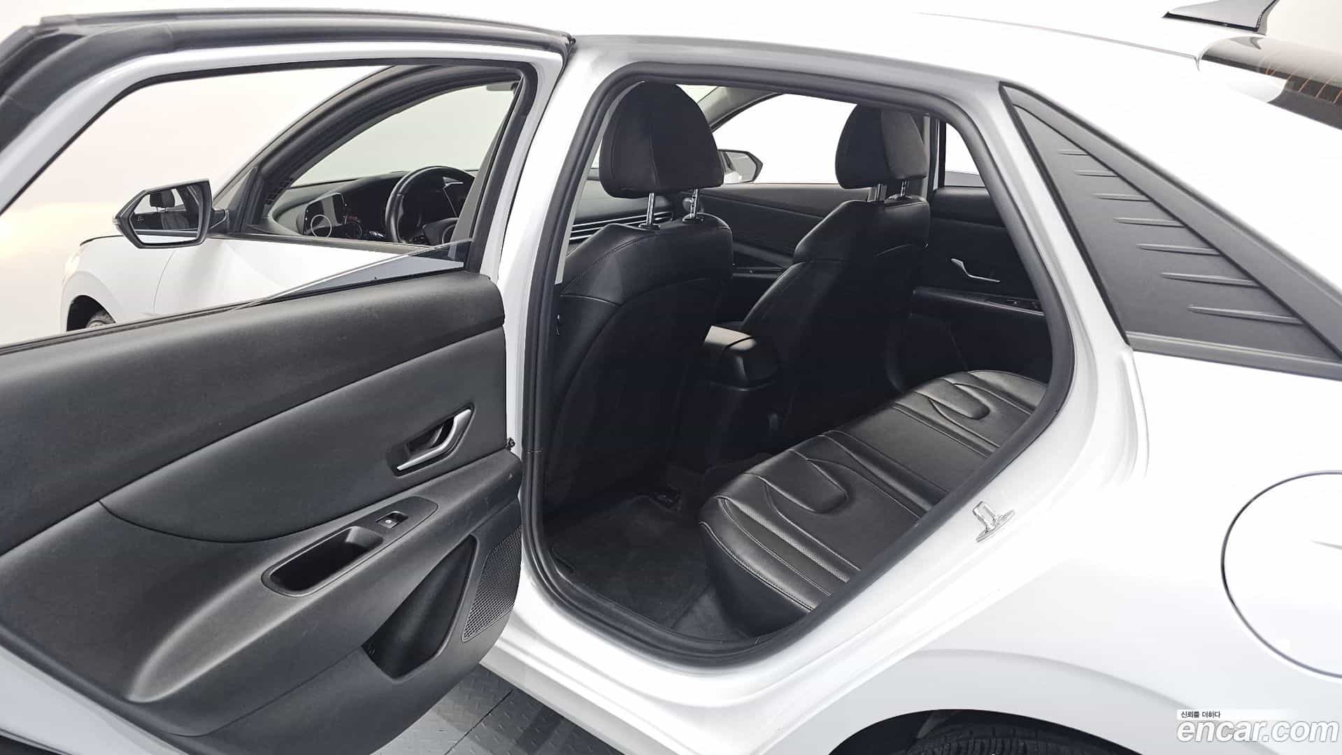 AVANTE Hyundai 2021.7-OPTION-015