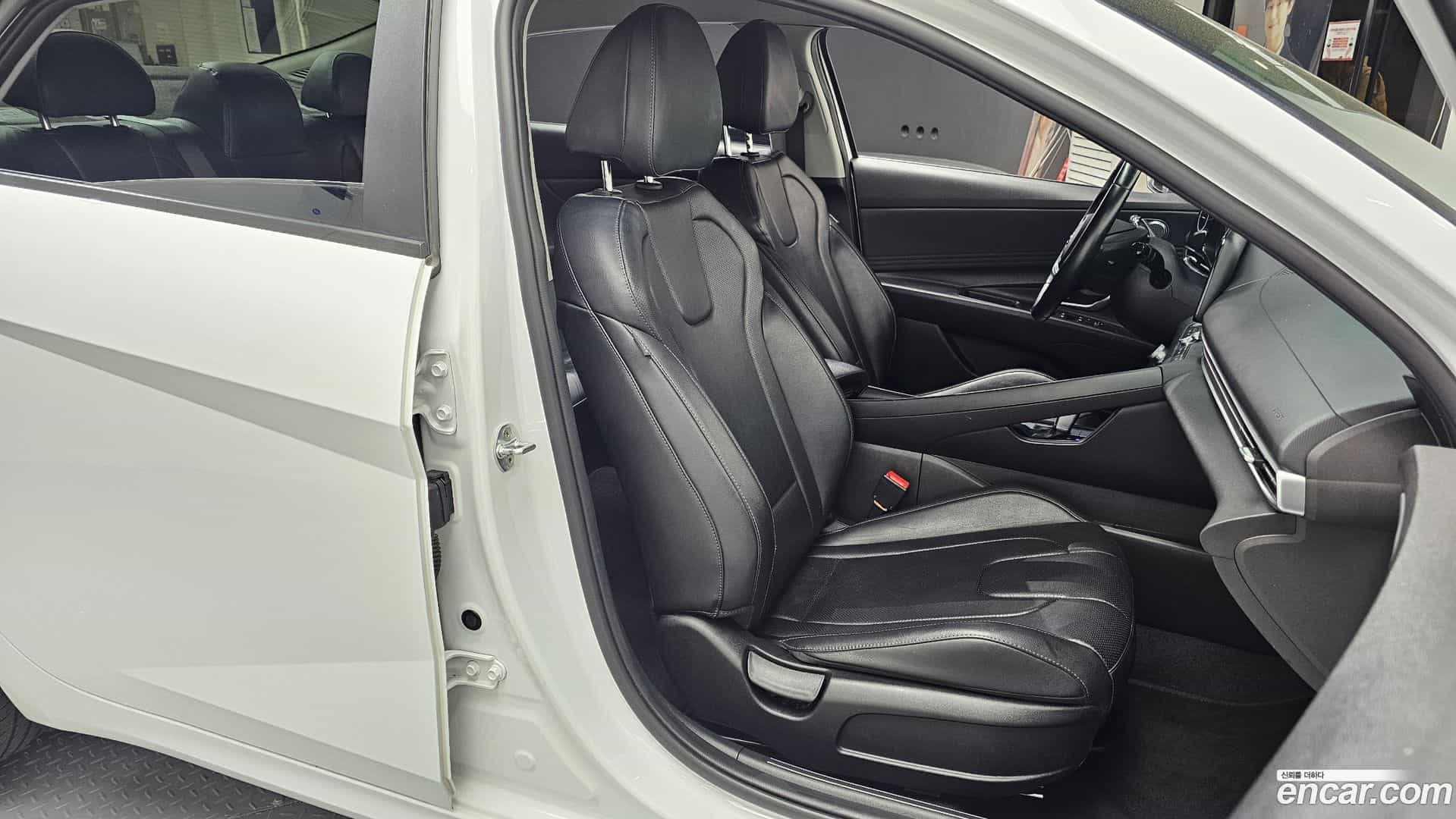 AVANTE Hyundai 2021.7-OPTION-016