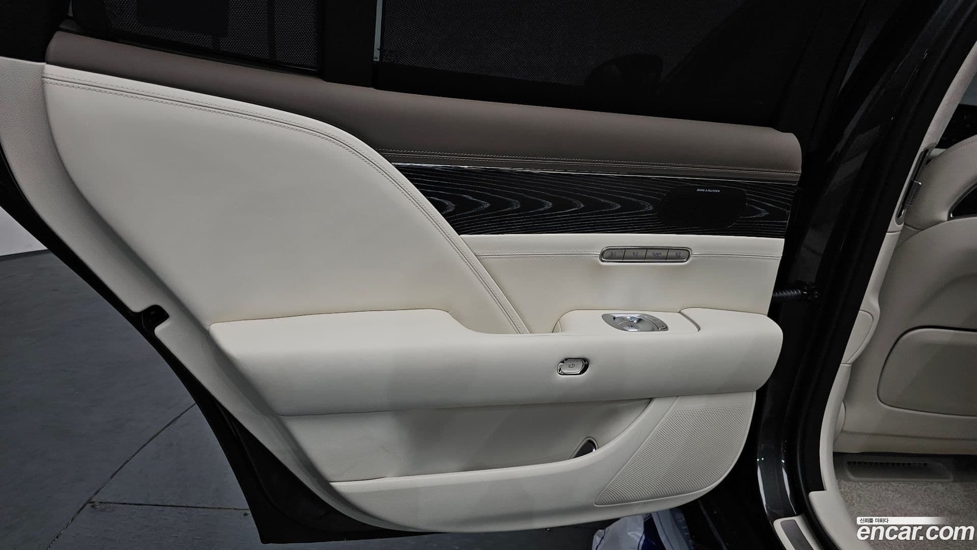 Main__Slider__Photo:G90 Genesis 2025.4-25