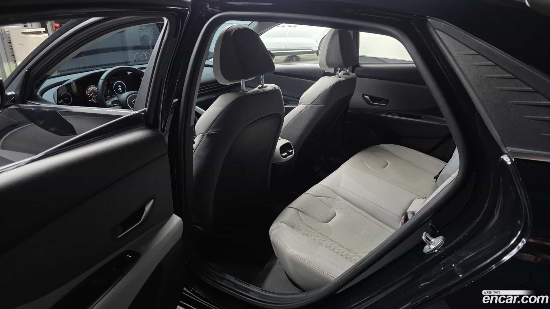AVANTE Hyundai 2021.11-OPTION-015