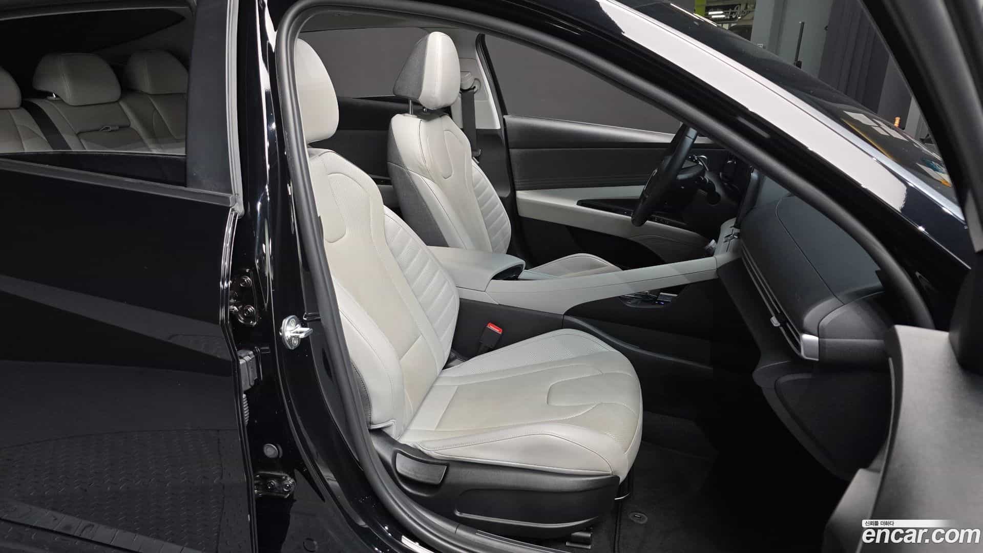 AVANTE Hyundai 2021.11-OPTION-016
