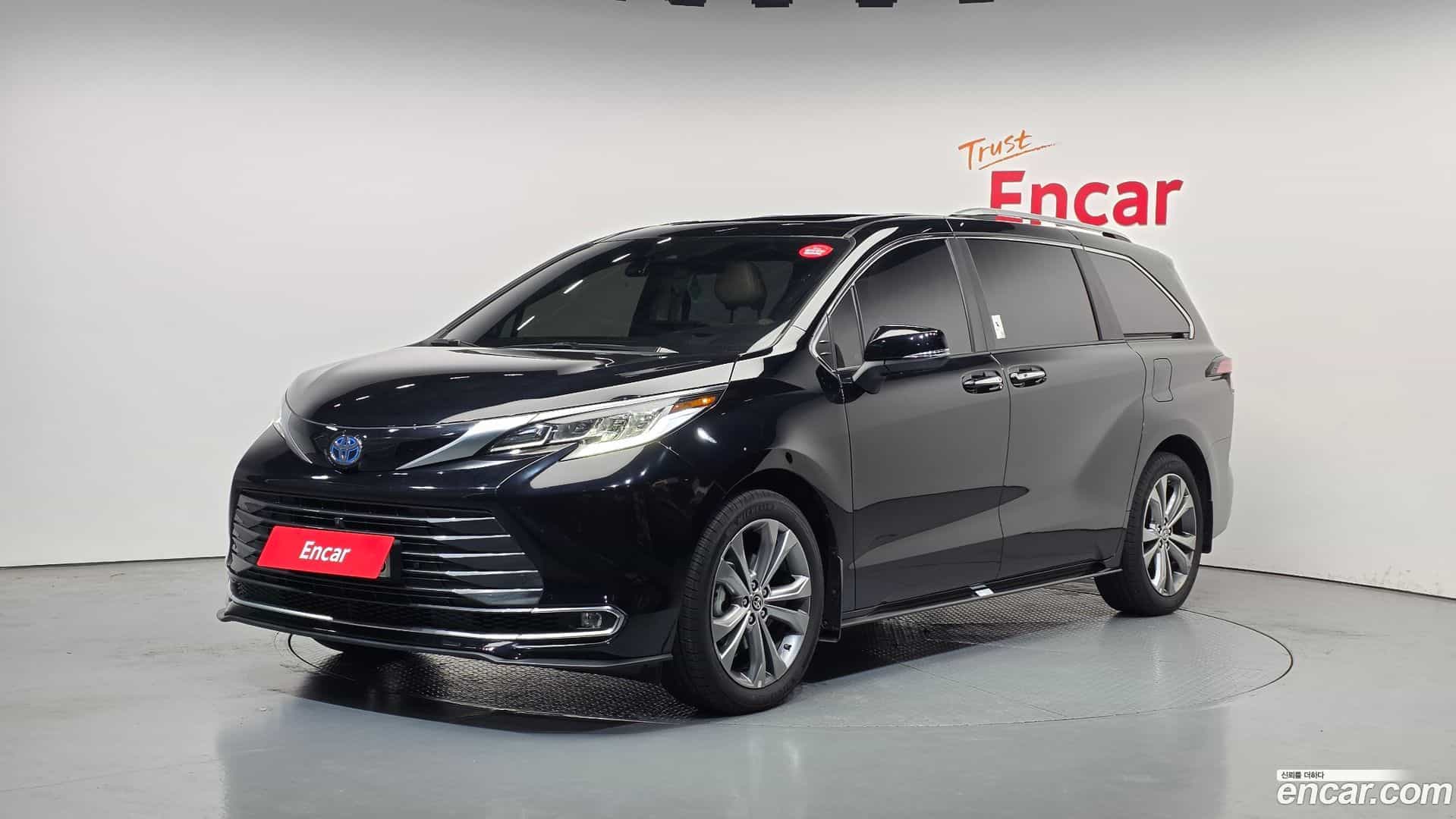 Sienna Toyota 2024.5-OUTER-001