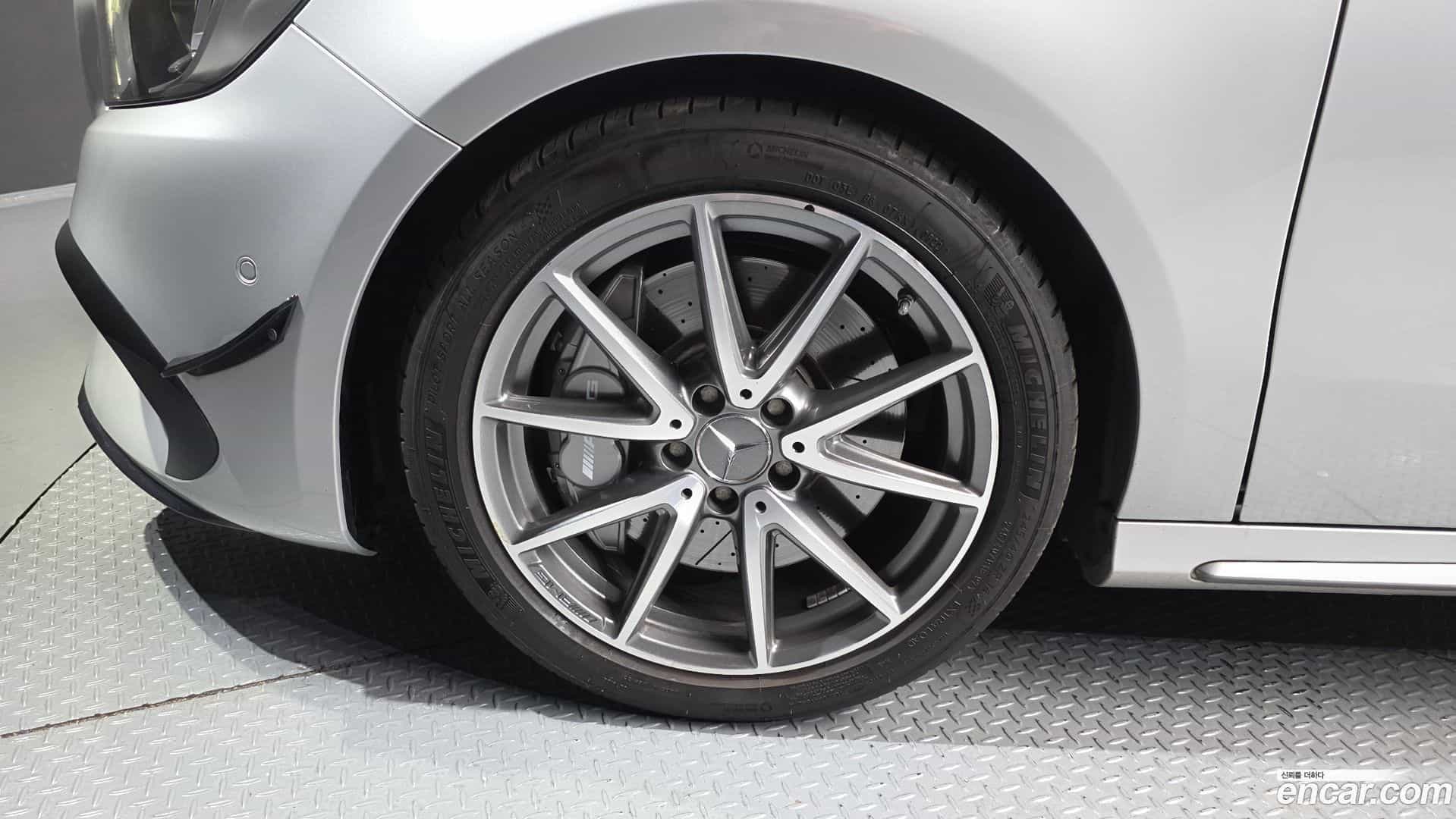 A-Class Mercedes-Benz 2017.1-OUTER-005