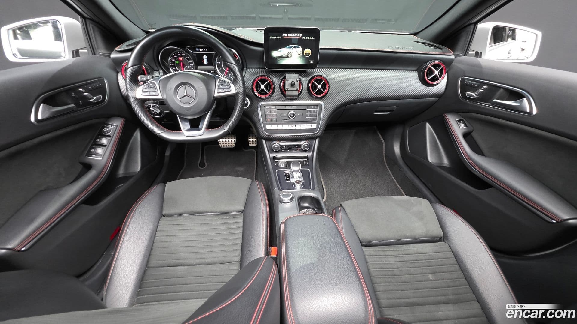 Main__Slider__Photo:A-Class Mercedes-Benz 2017.1-6