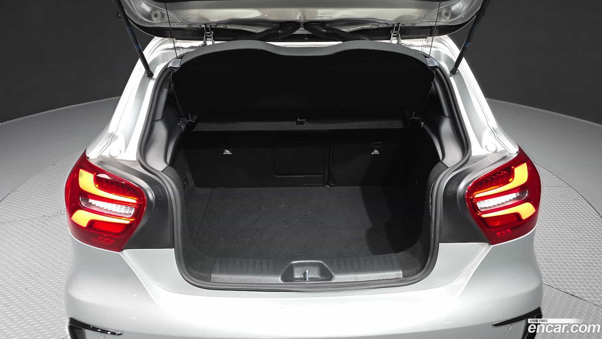 A-Class Mercedes-Benz 2017.1-OPTION-024