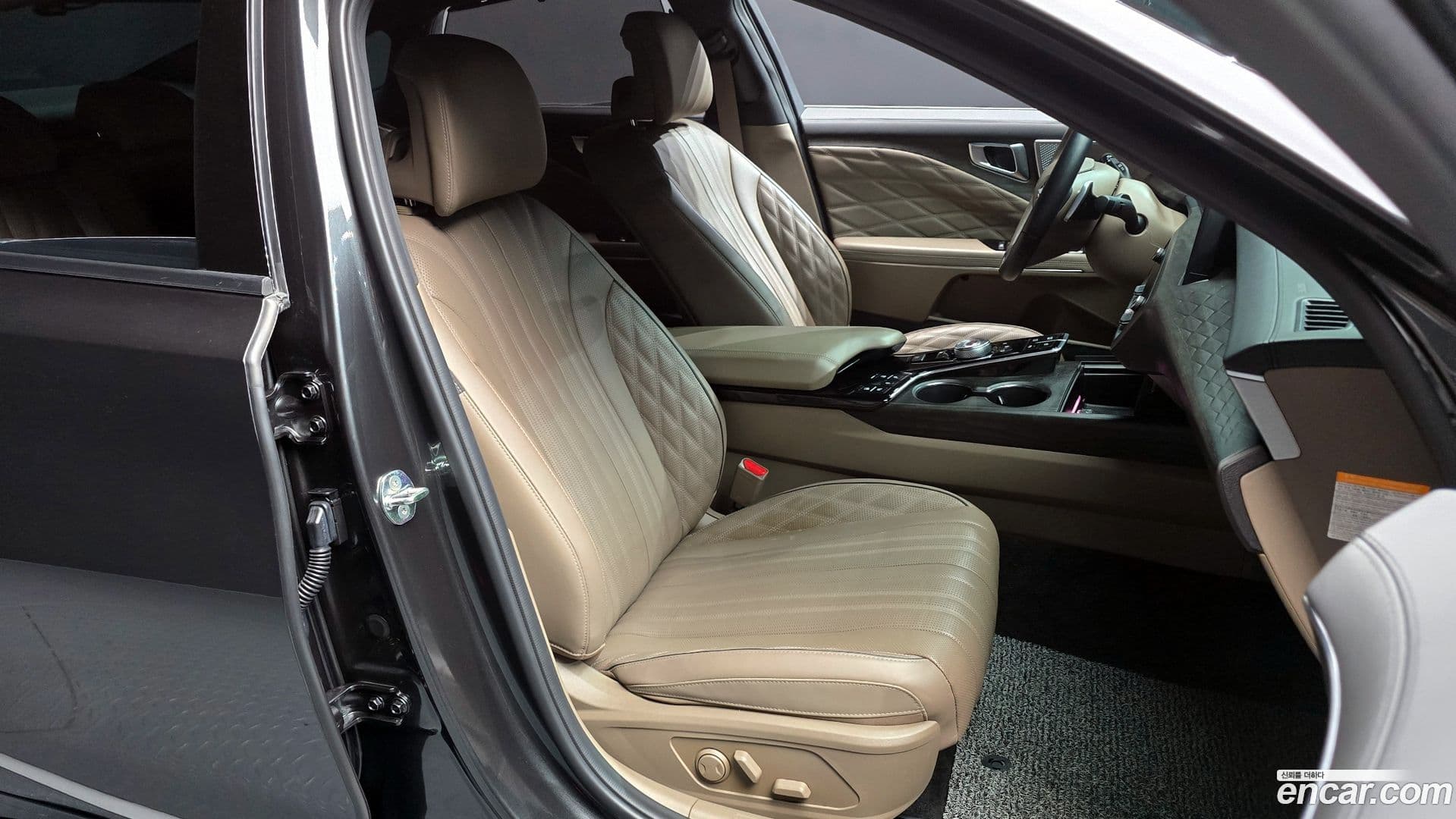 Main__Slider__Photo:K8 Kia 2021.8-11