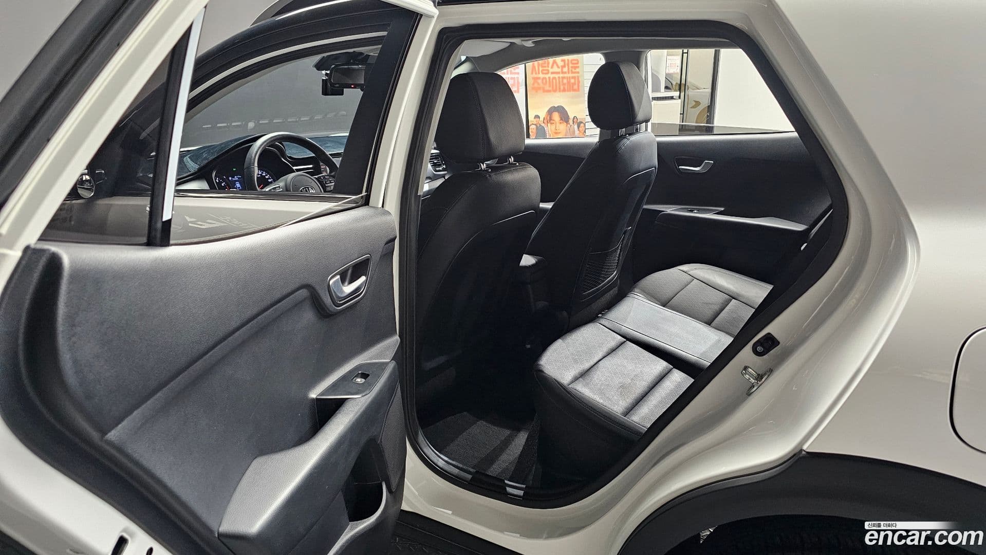Main__Slider__Photo:Stonic Kia 2019.0-10
