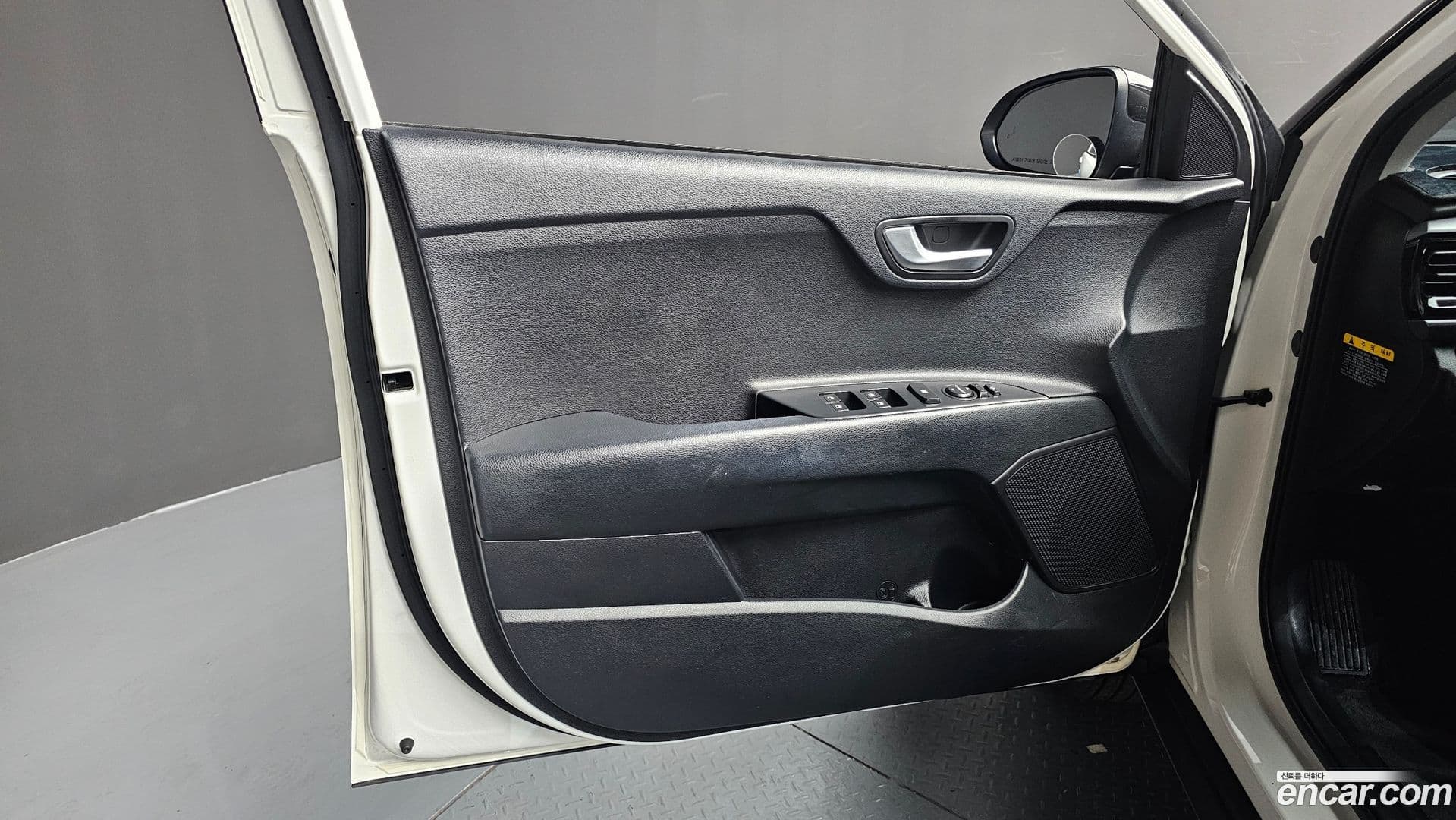 Main__Slider__Photo:Stonic Kia 2019.0-23